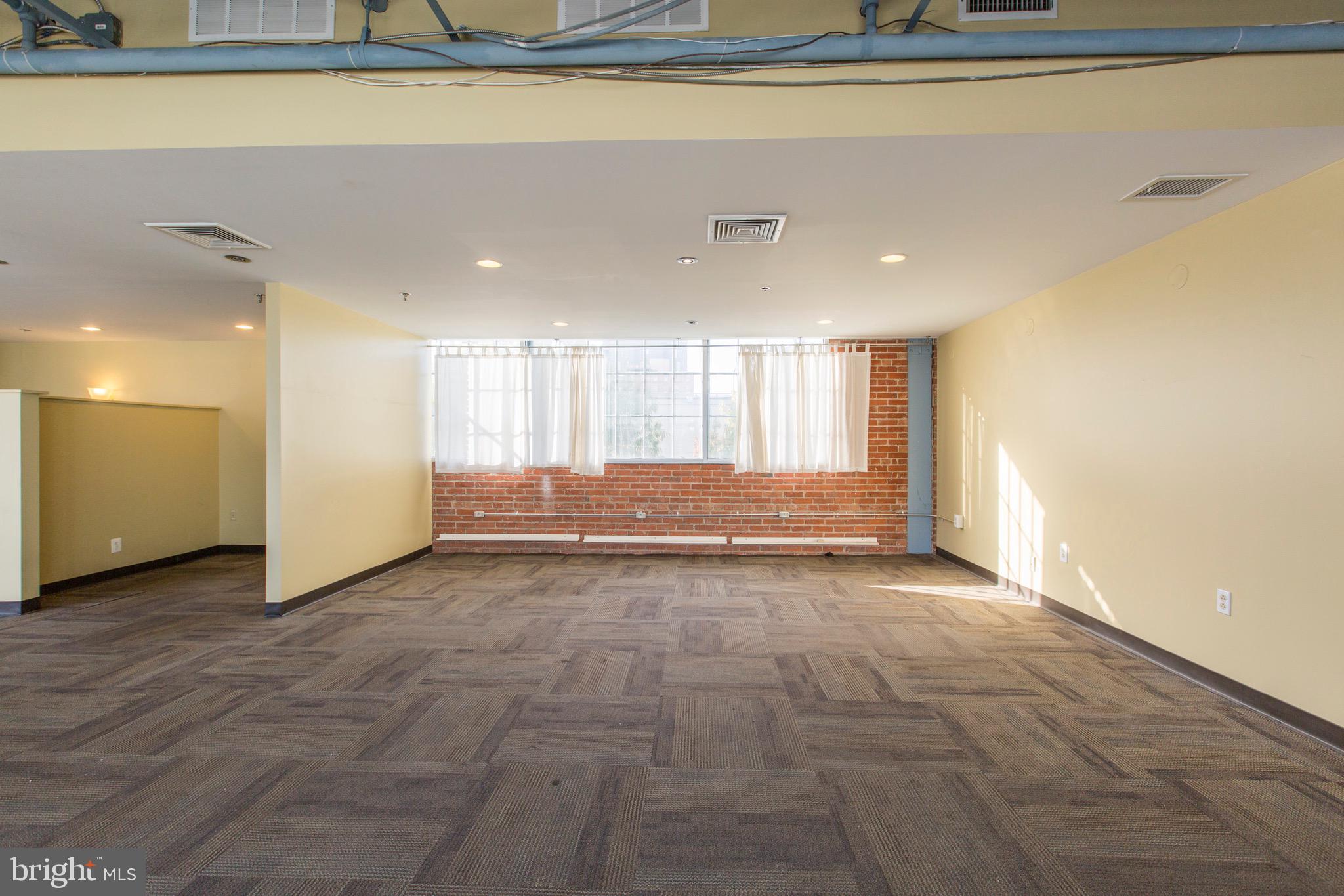 3 N COLUMBUS BOULEVARD 7