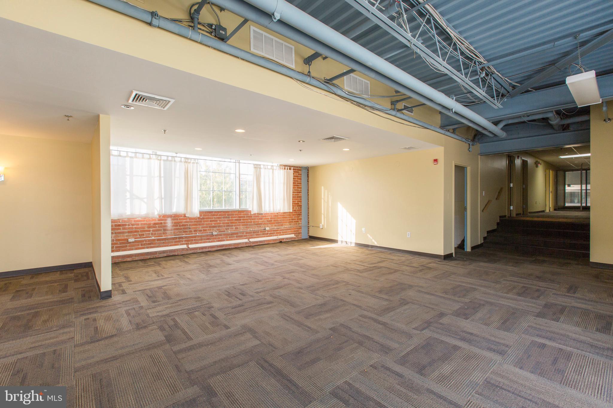 3 N COLUMBUS BOULEVARD 7