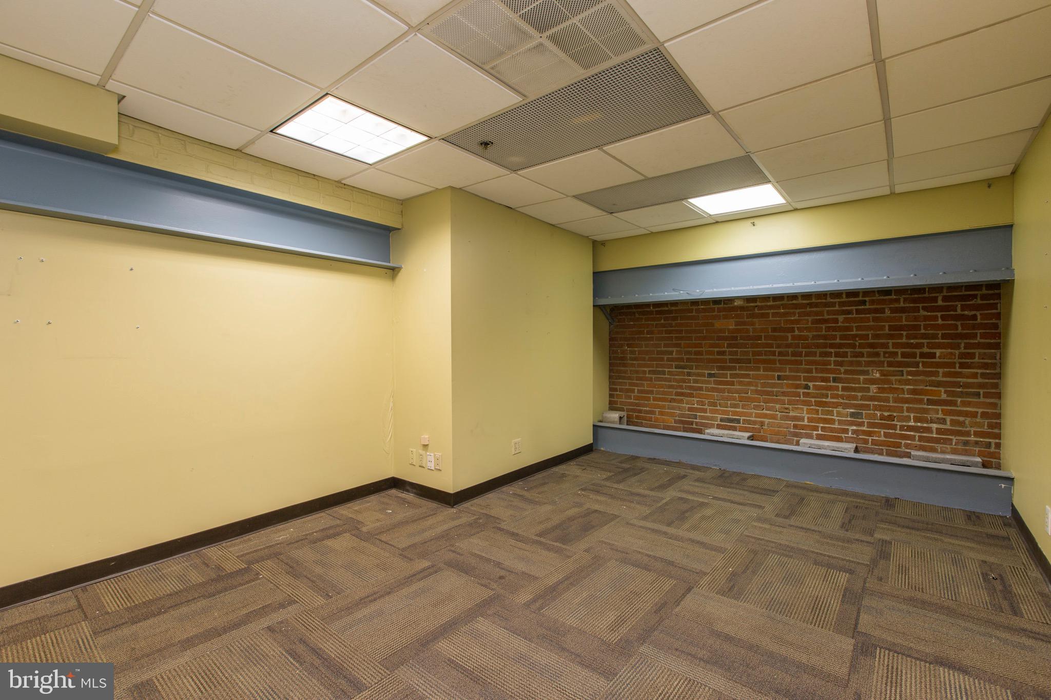 PENN'S LANDING - Commercial Lease