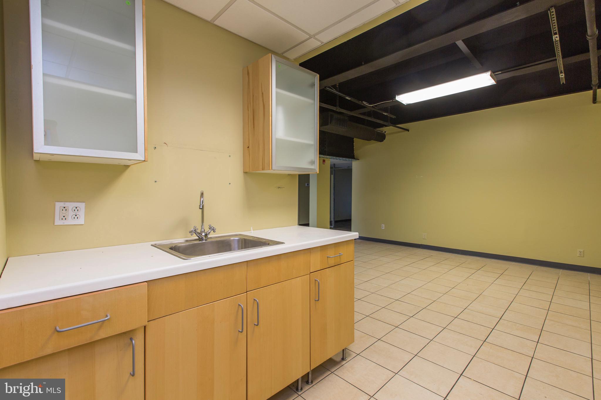 PENN'S LANDING - Commercial Lease