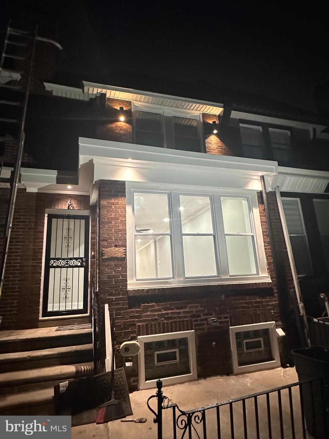 EAST OAK LANE - Residential Lease