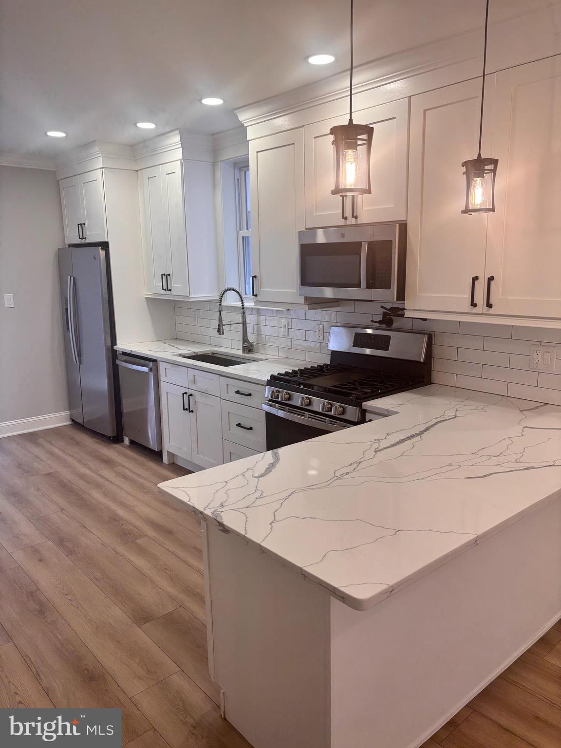 EAST OAK LANE - Residential Lease