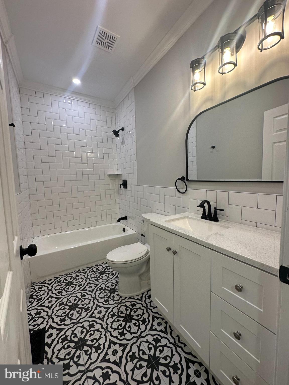 EAST OAK LANE - Residential Lease