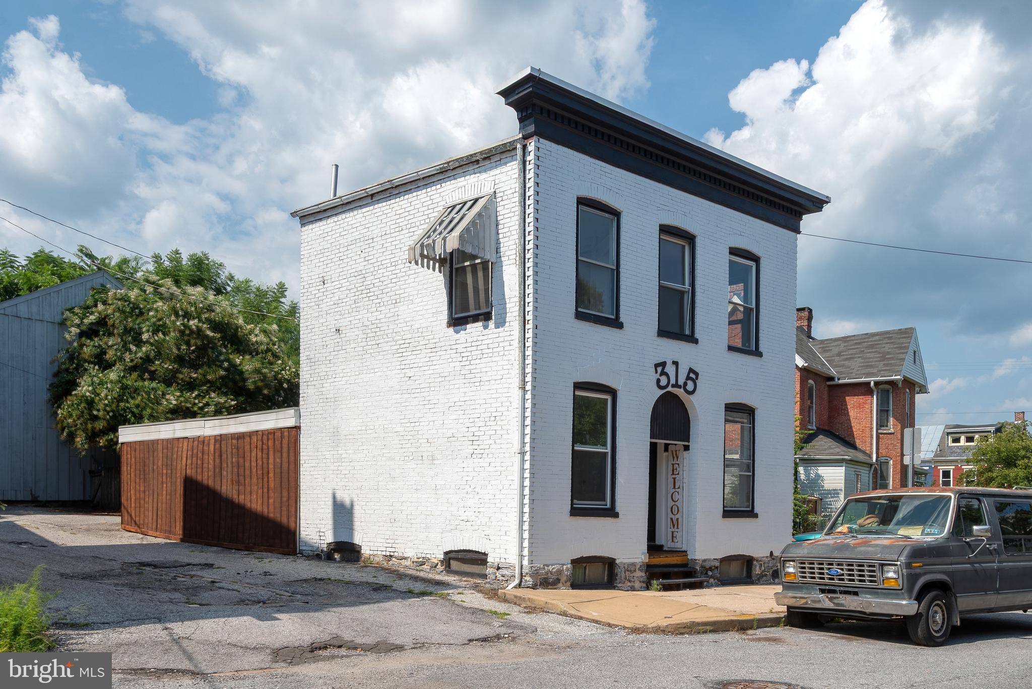 315 W NORTH STREET