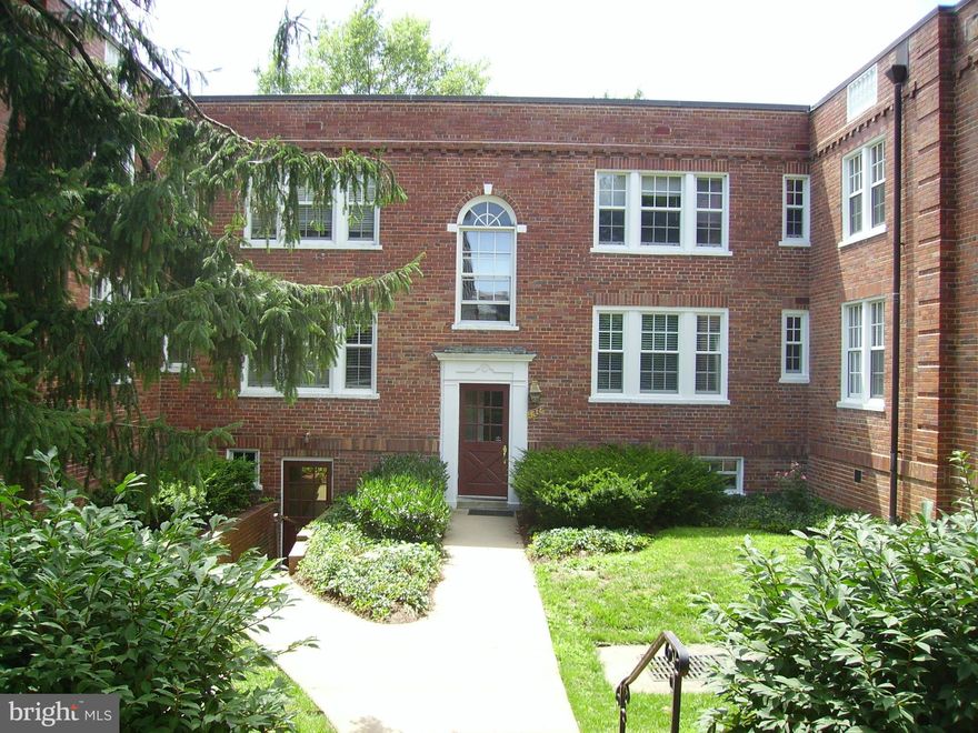 Colonial Village is less than half a mile to both Courthouse and Rosslyn Metros.  Lots of walk-to street life and night life.  The above ground unit is completely renovated (2013) and includes: paint, carpet, kit remodel with new stainless steel appliances, tile floor, plumbing and granite counters, bath update, new HVAC system and more. Washer and dryer in building.  Pet OK.