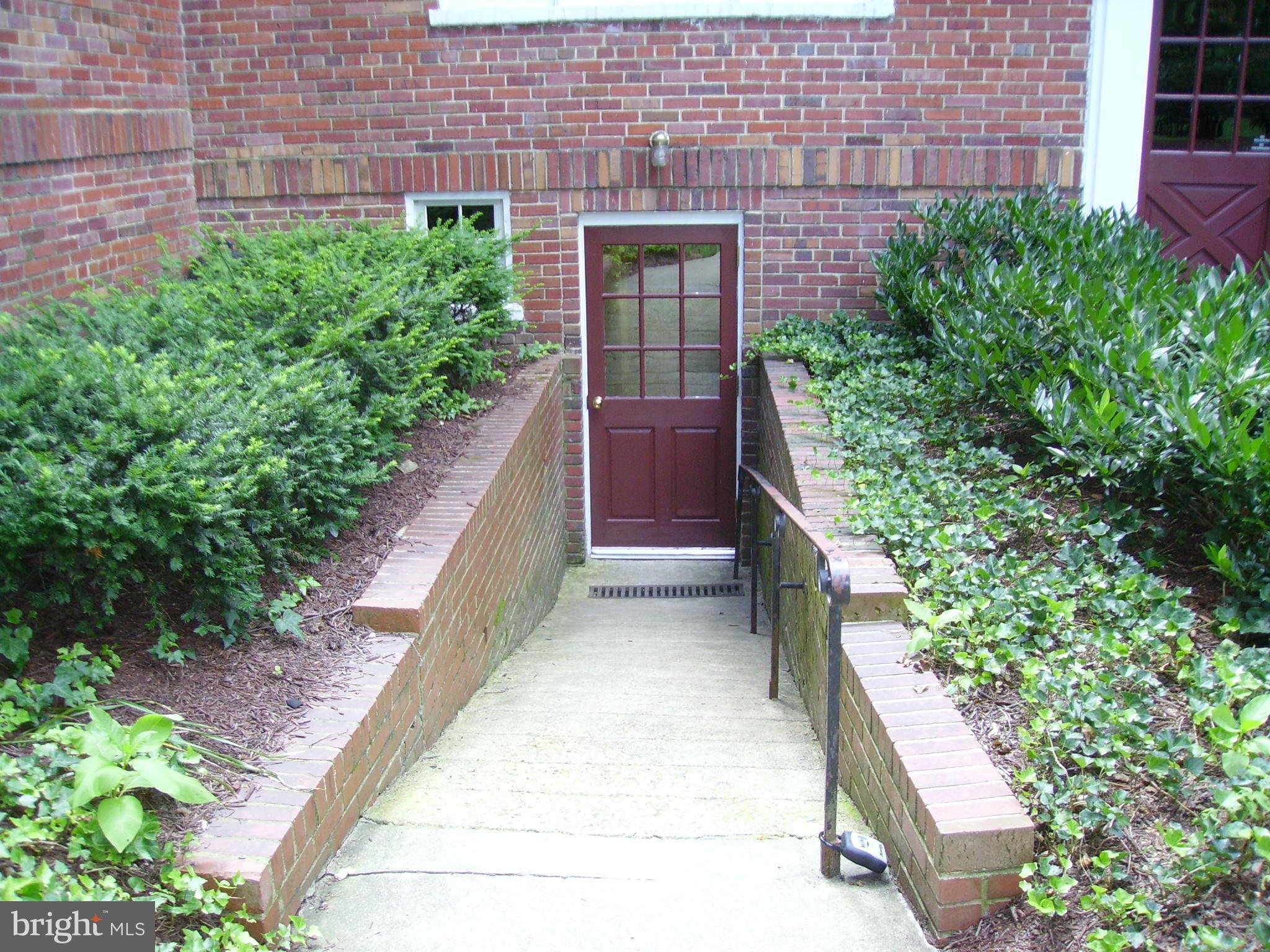 COLONIAL VILLAGE - Residential Lease