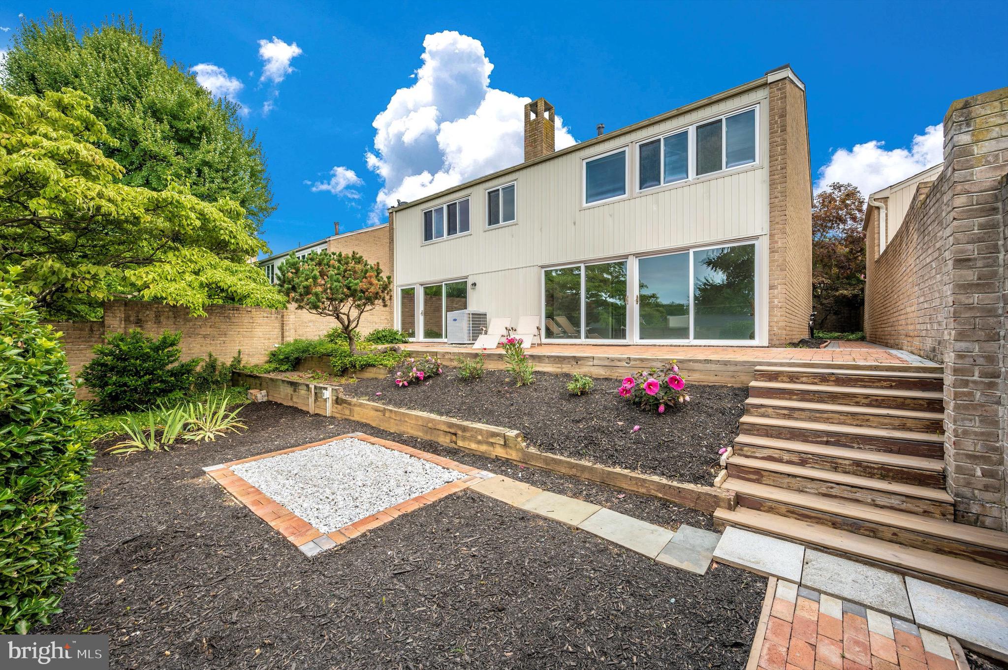 MONTGOMERY VILLAGE - Residential