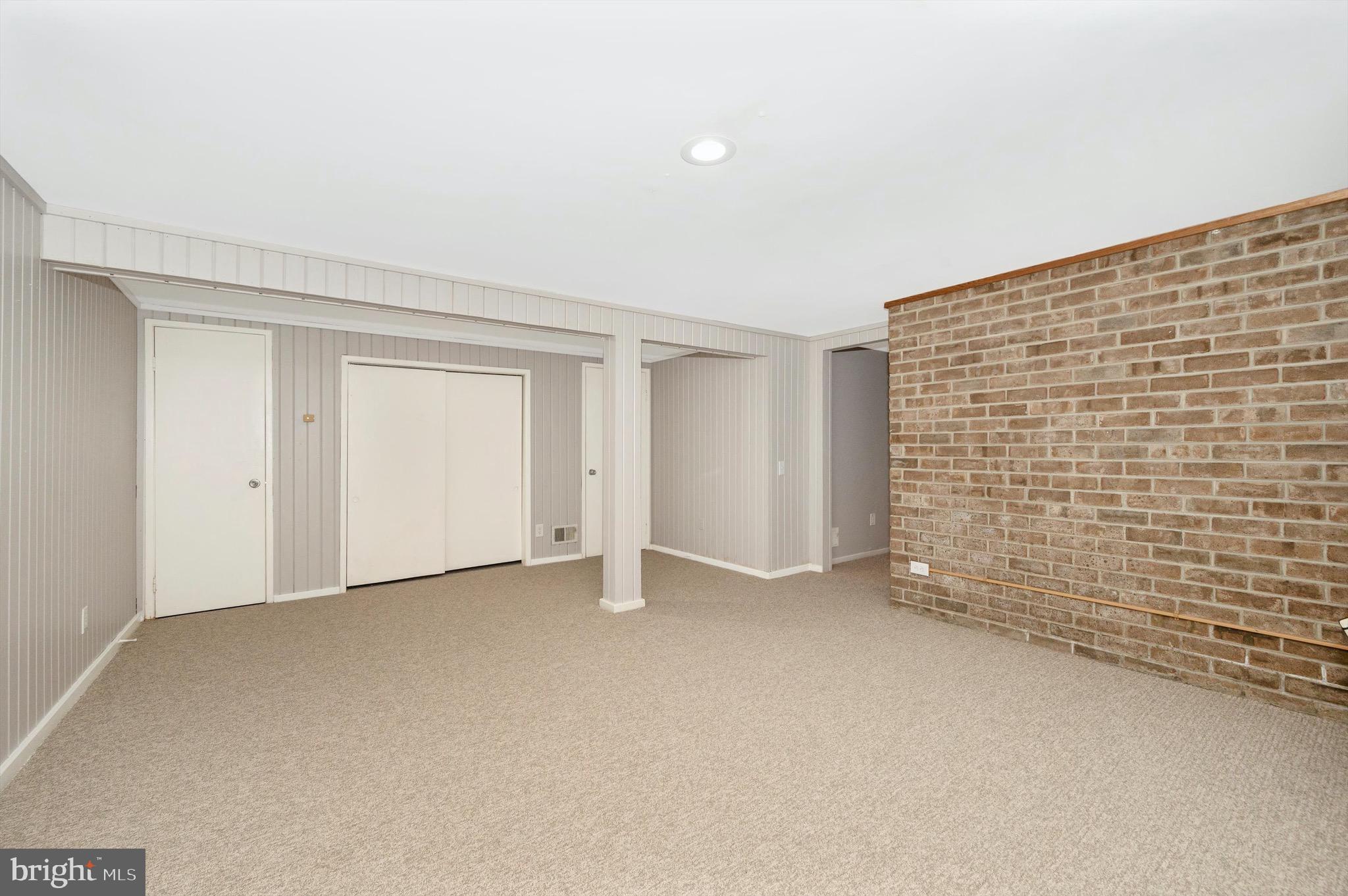 MONTGOMERY VILLAGE - Residential