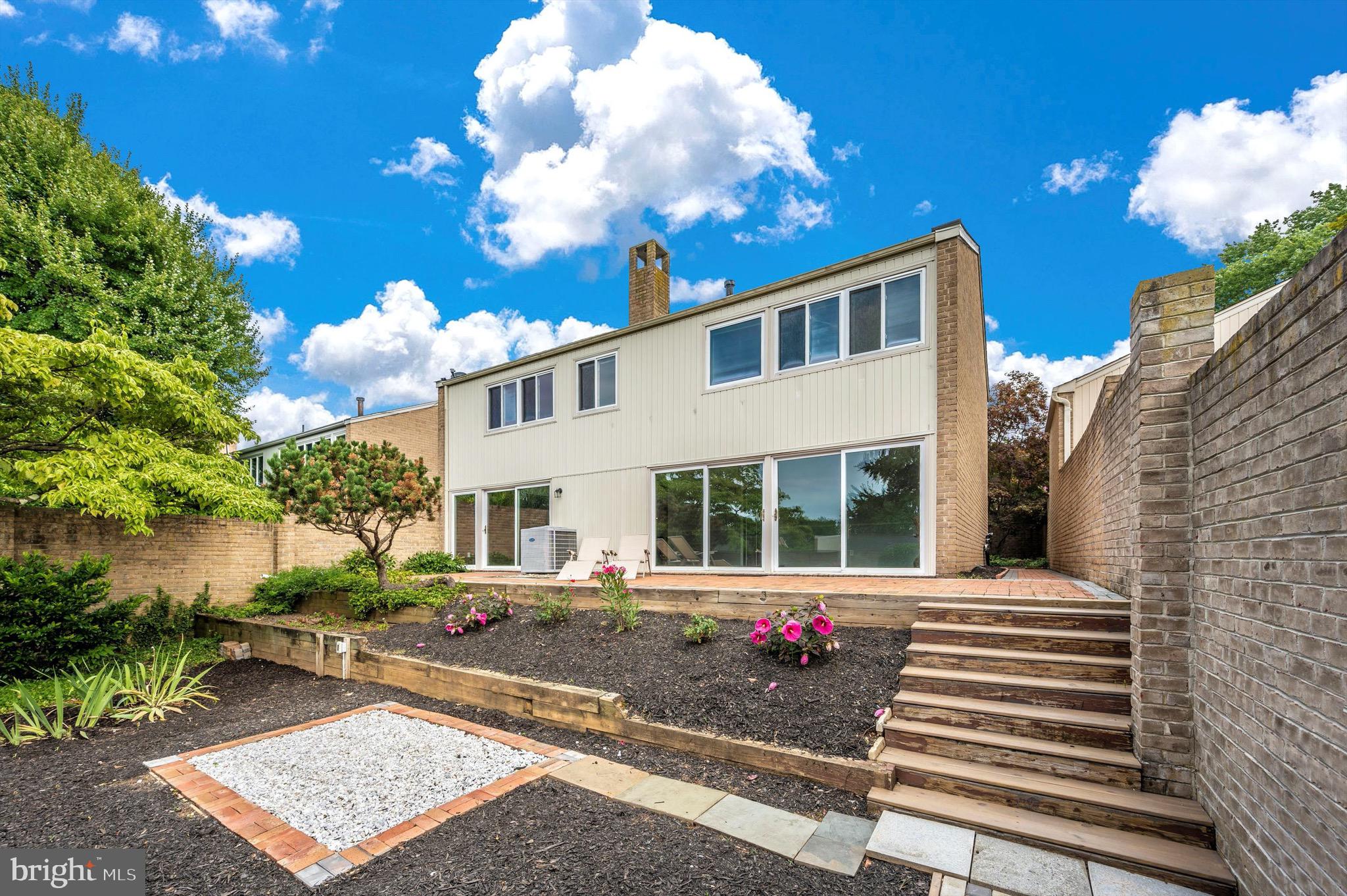 MONTGOMERY VILLAGE - Residential