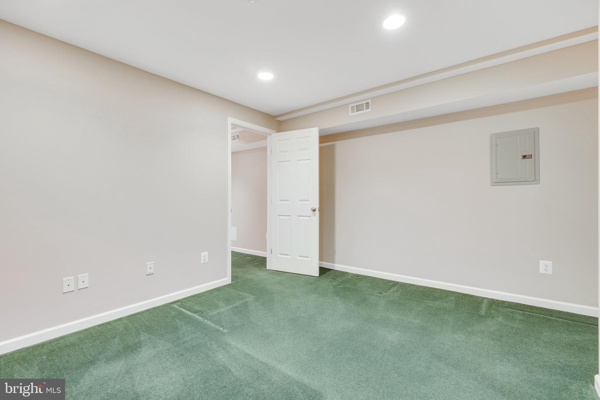 SYCAMORE LAKES - Residential