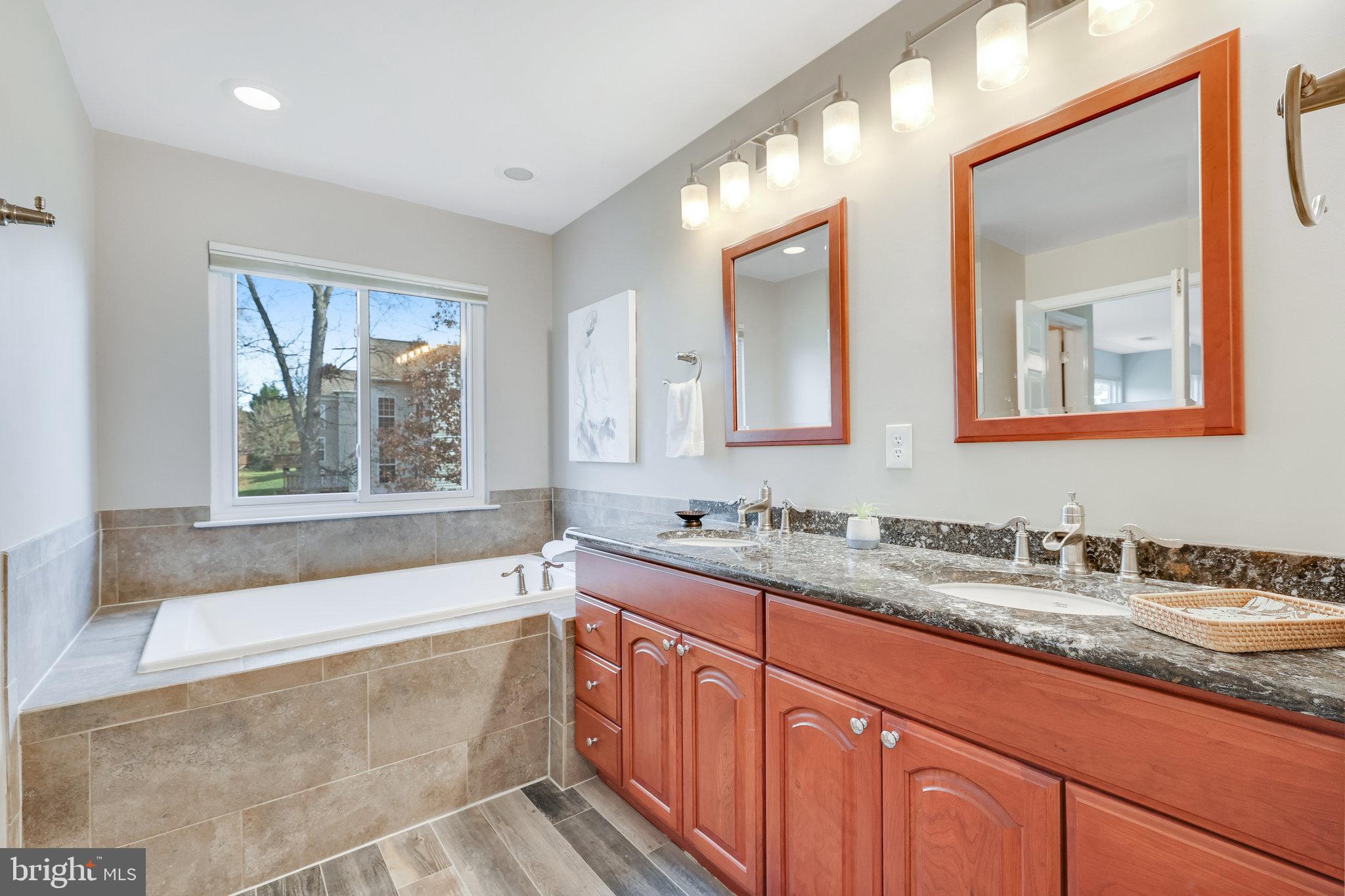 SYCAMORE LAKES - Residential