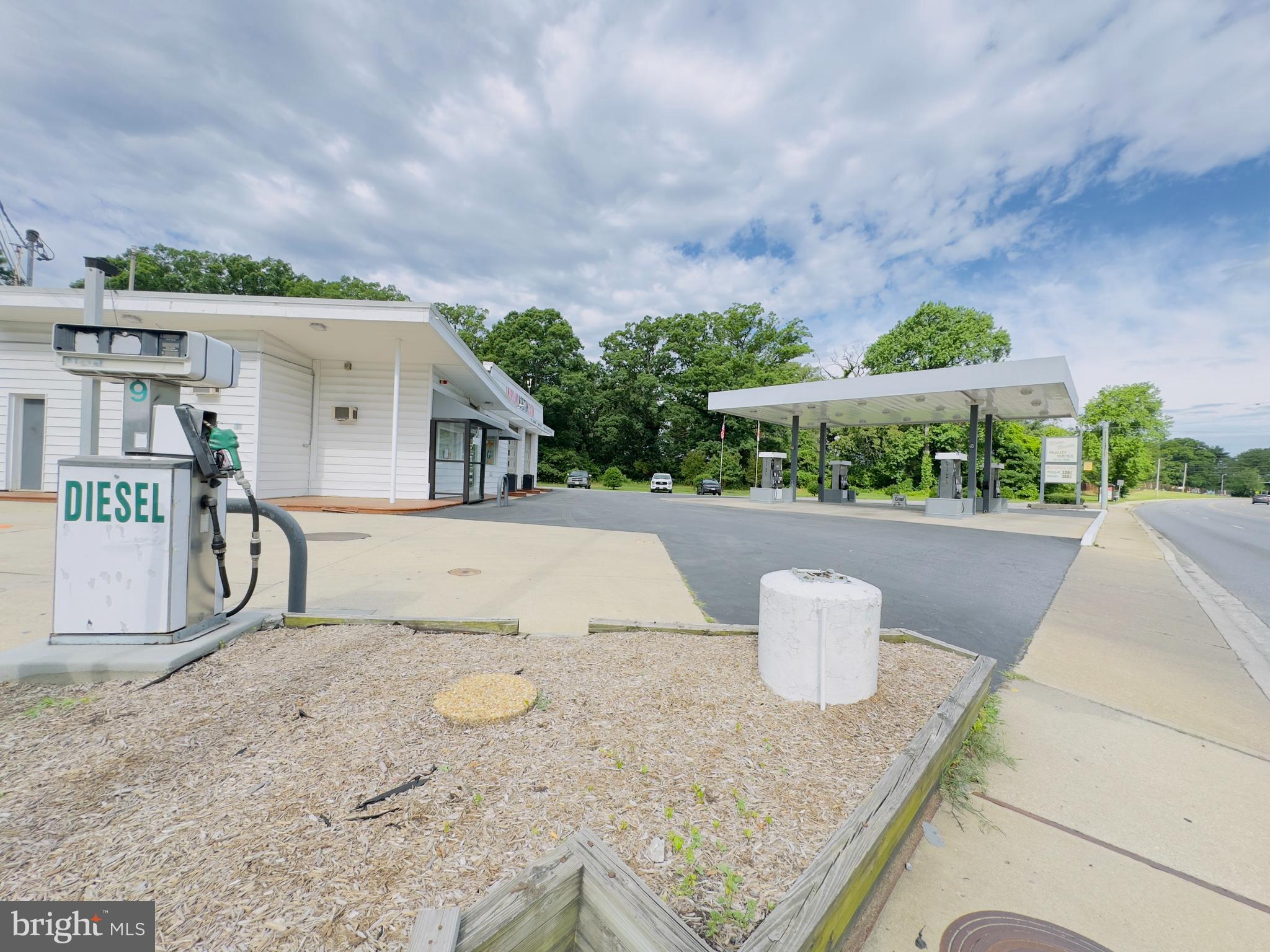 1321 FOREST DRIVE