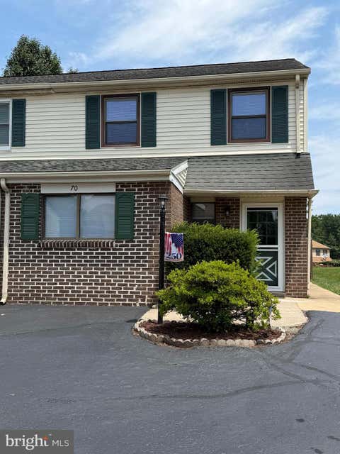 Townhouse For Rent - 70 Orchard Court<br/> Montgomery County, ROYERSFORD, PA 19468