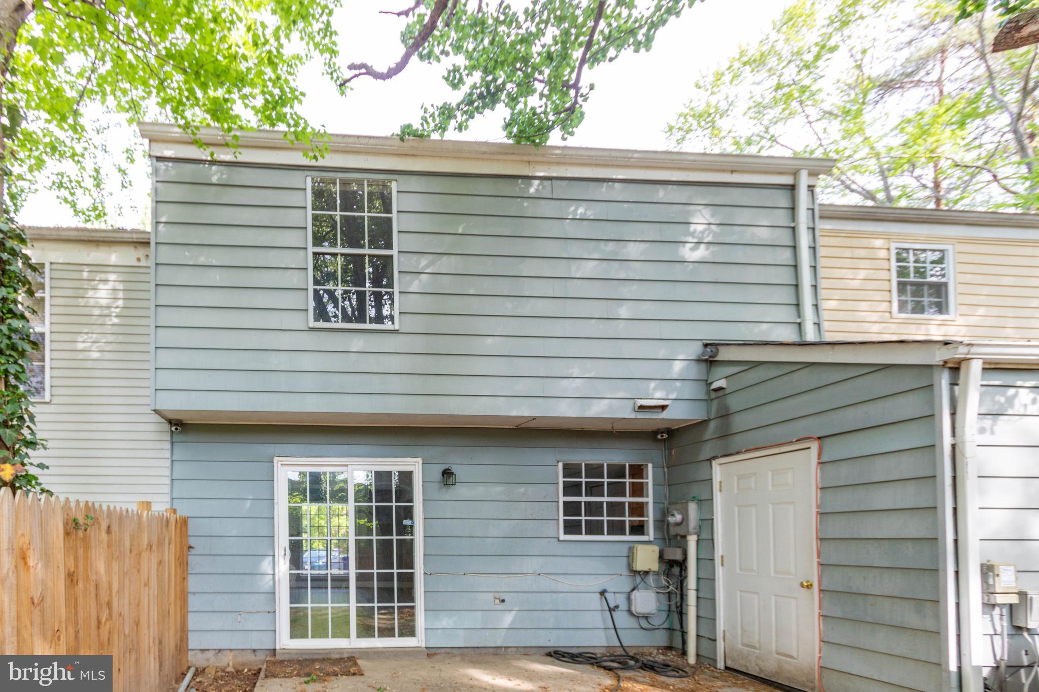 WAKEFIELD SQUARE - Residential