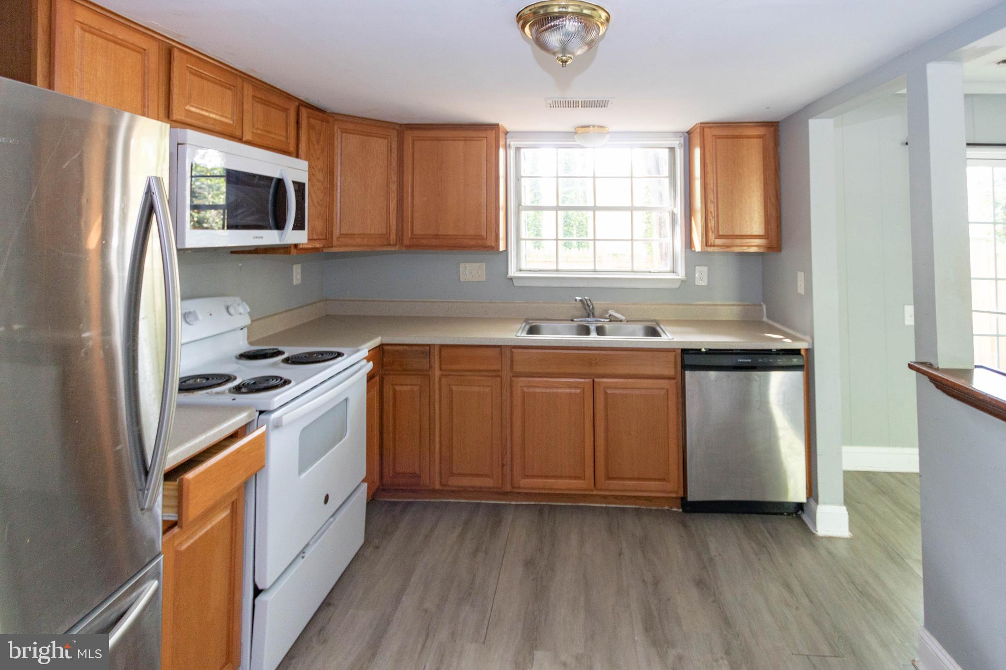 WAKEFIELD SQUARE - Residential