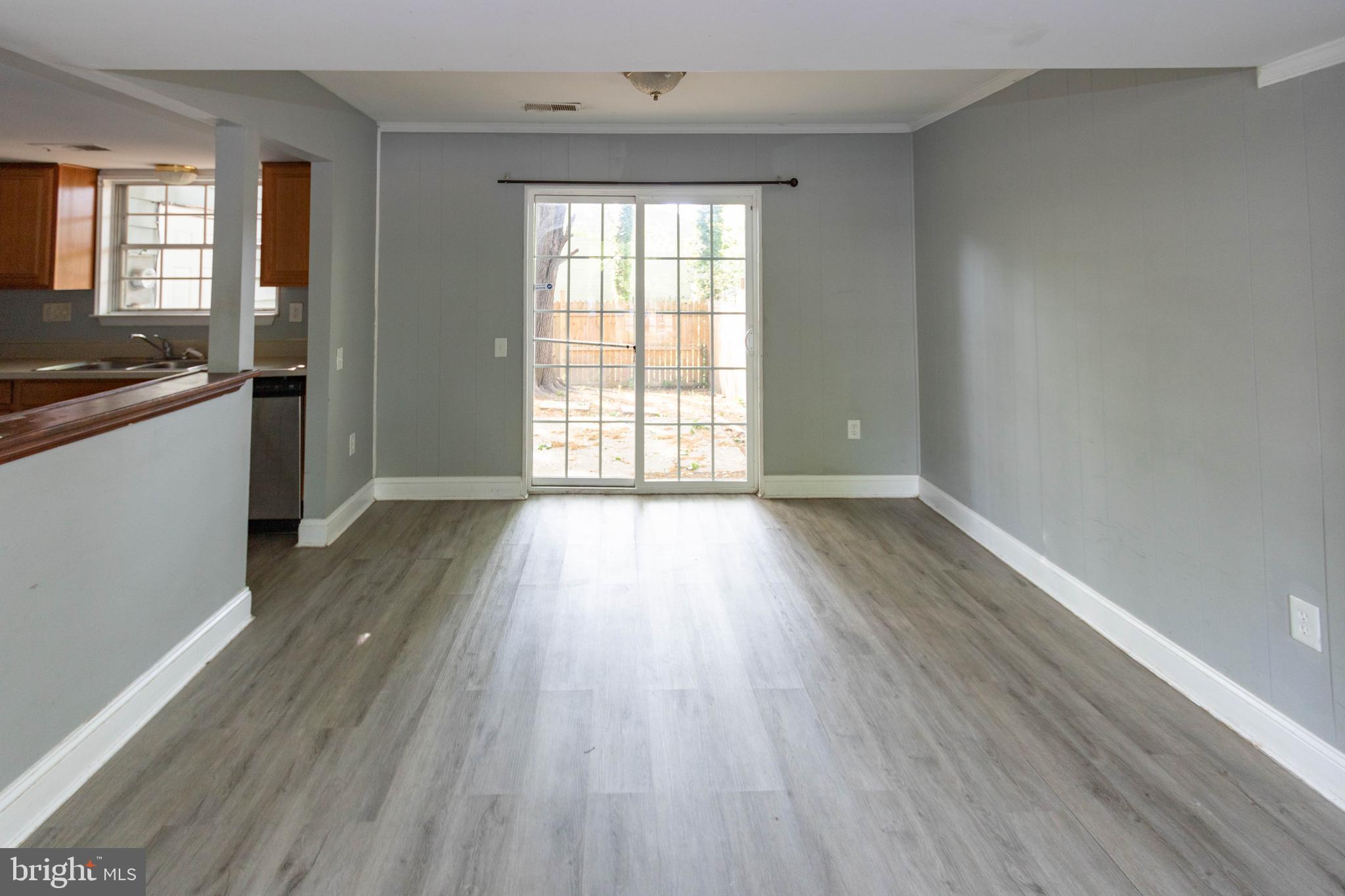 WAKEFIELD SQUARE - Residential