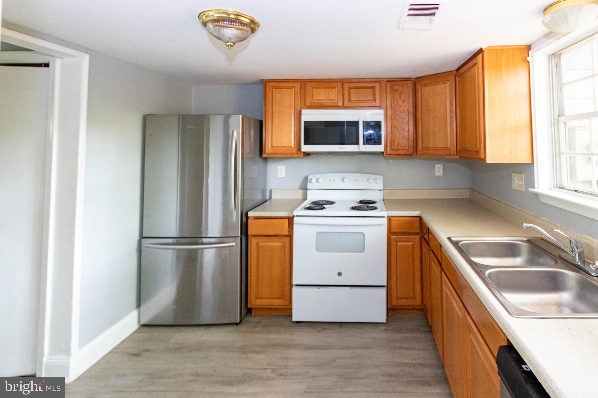 WAKEFIELD SQUARE - Residential