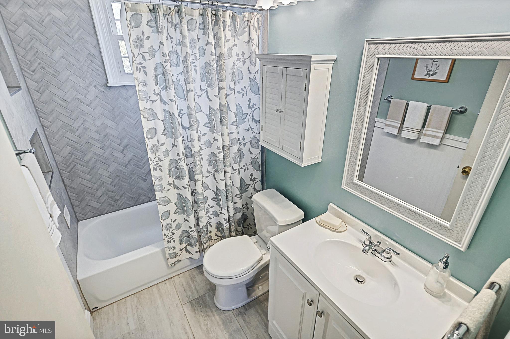 DULANEY VILLAGE - Residential