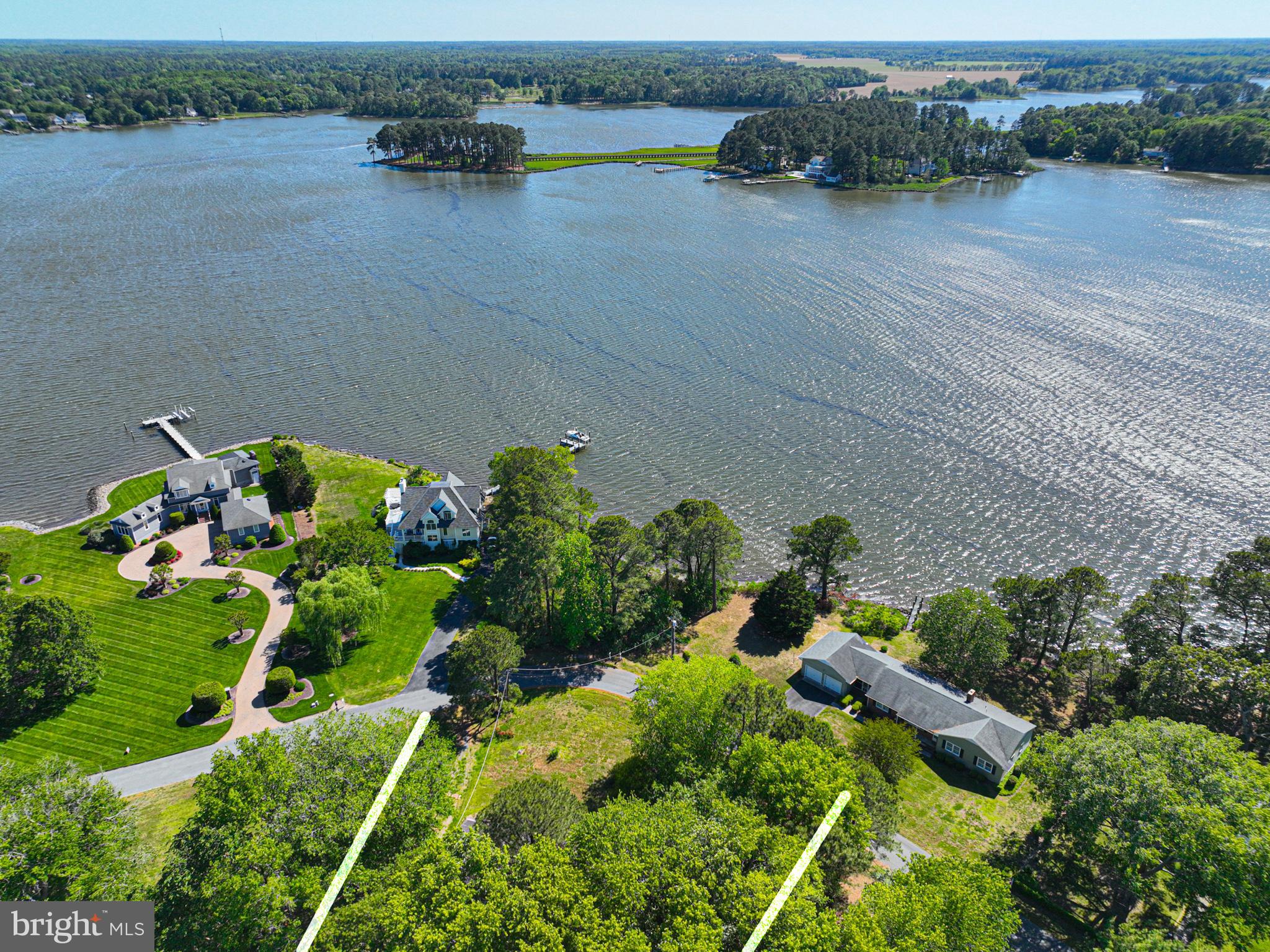 HOLIDAY HARBOR - Land