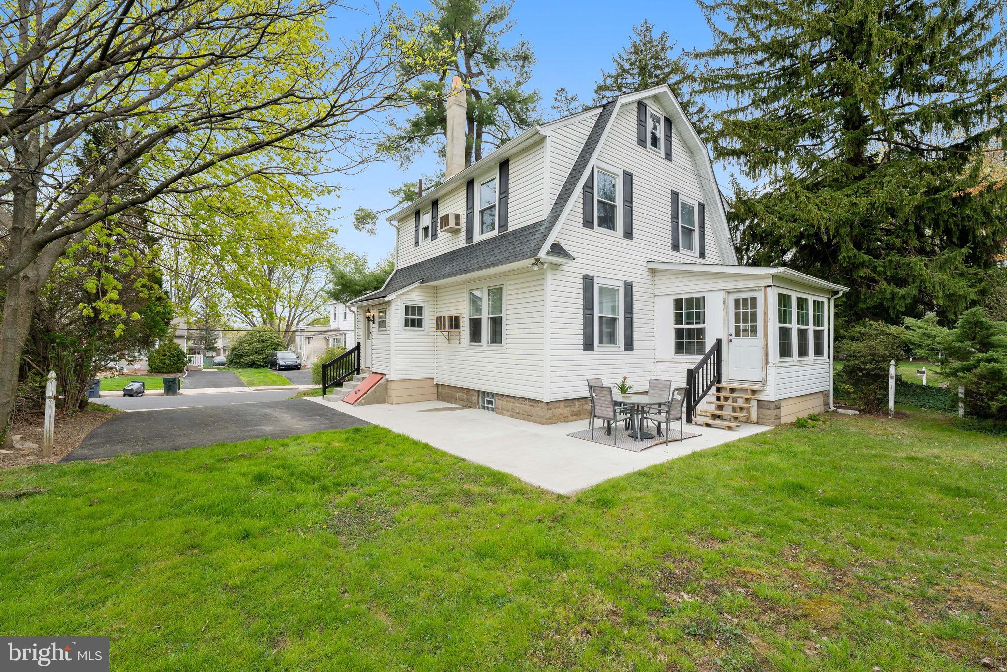 WILLOW MANOR - Residential