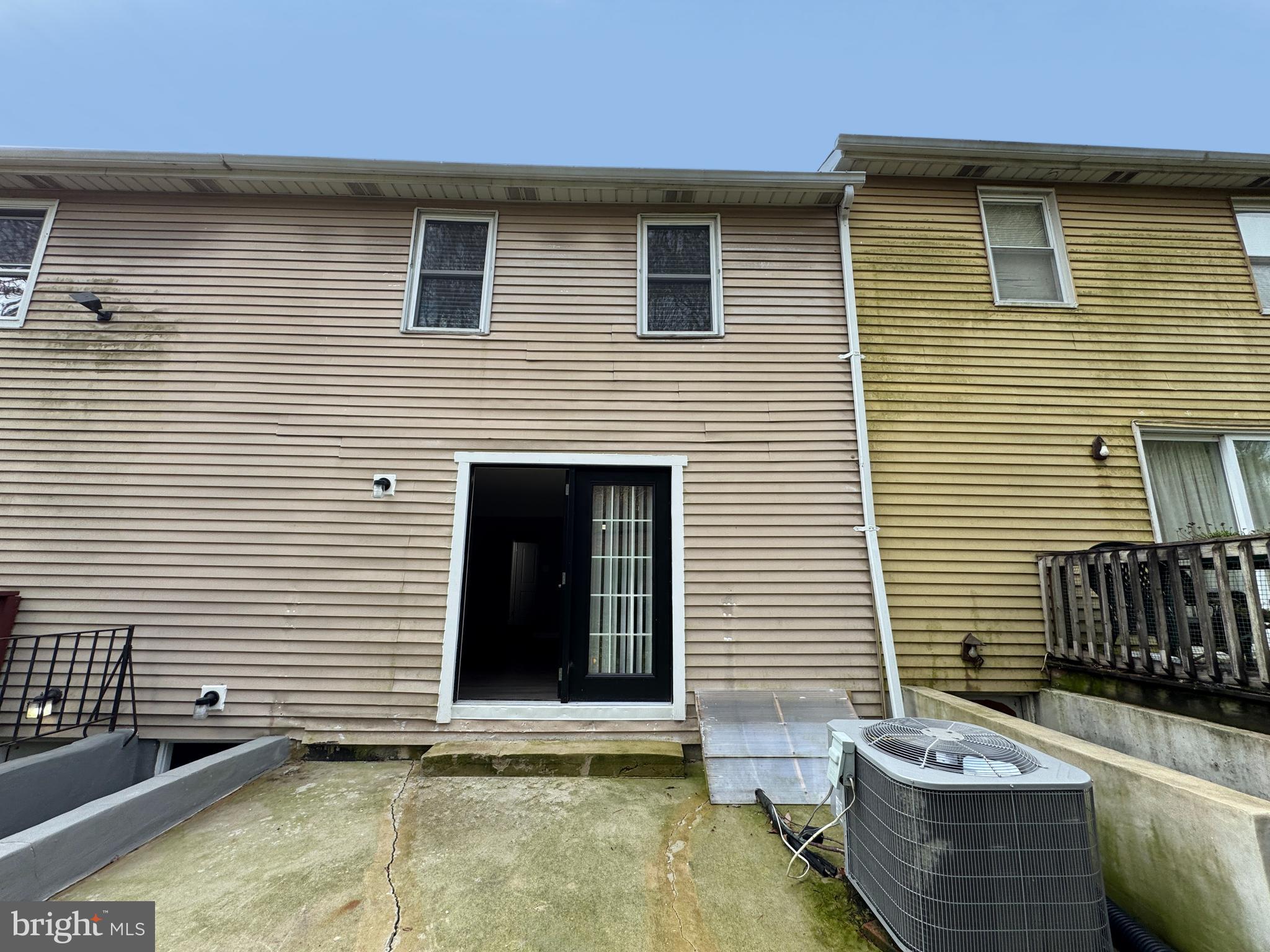 TOWN AND COUNTRY - Residential