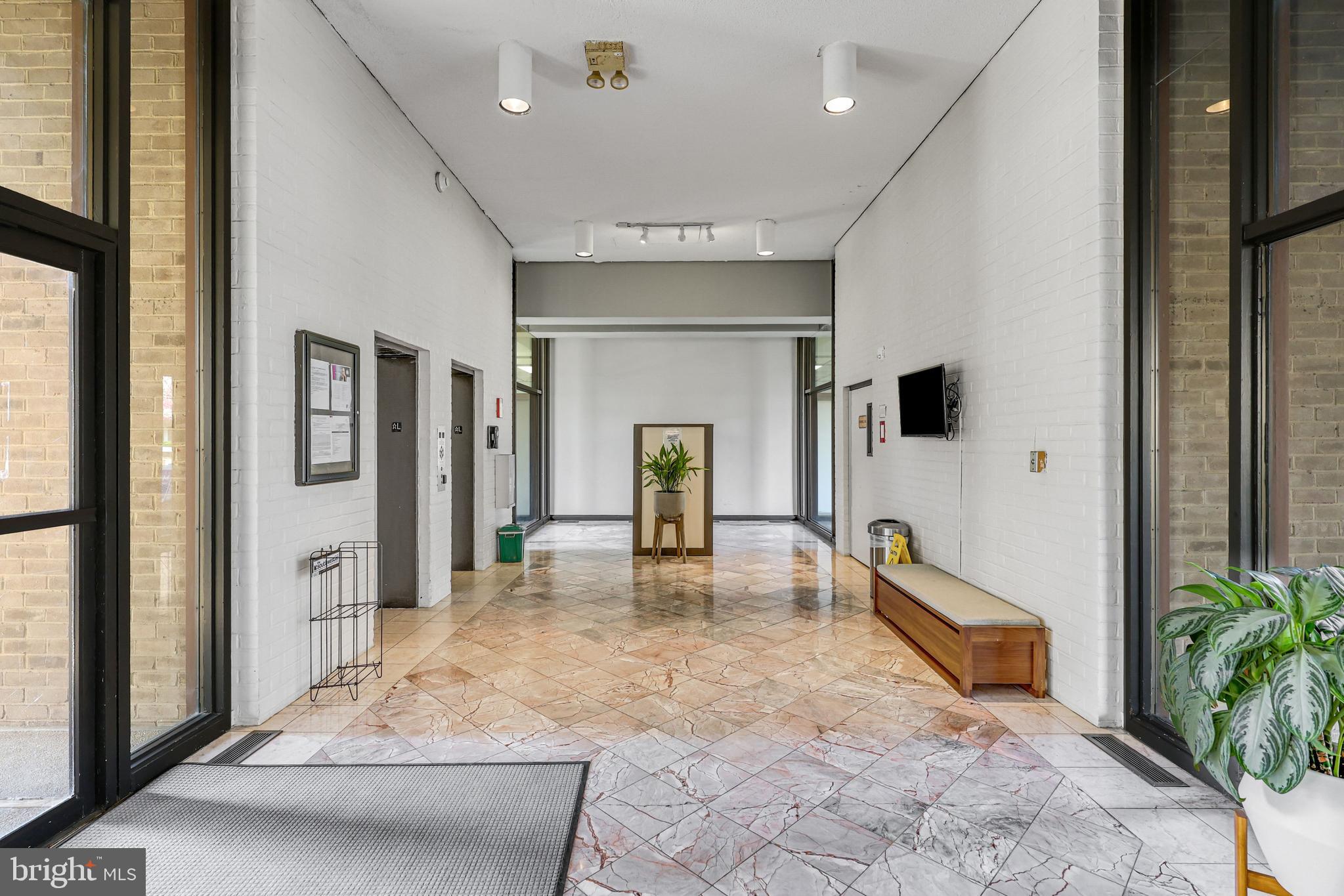 300 M STREET SW N102