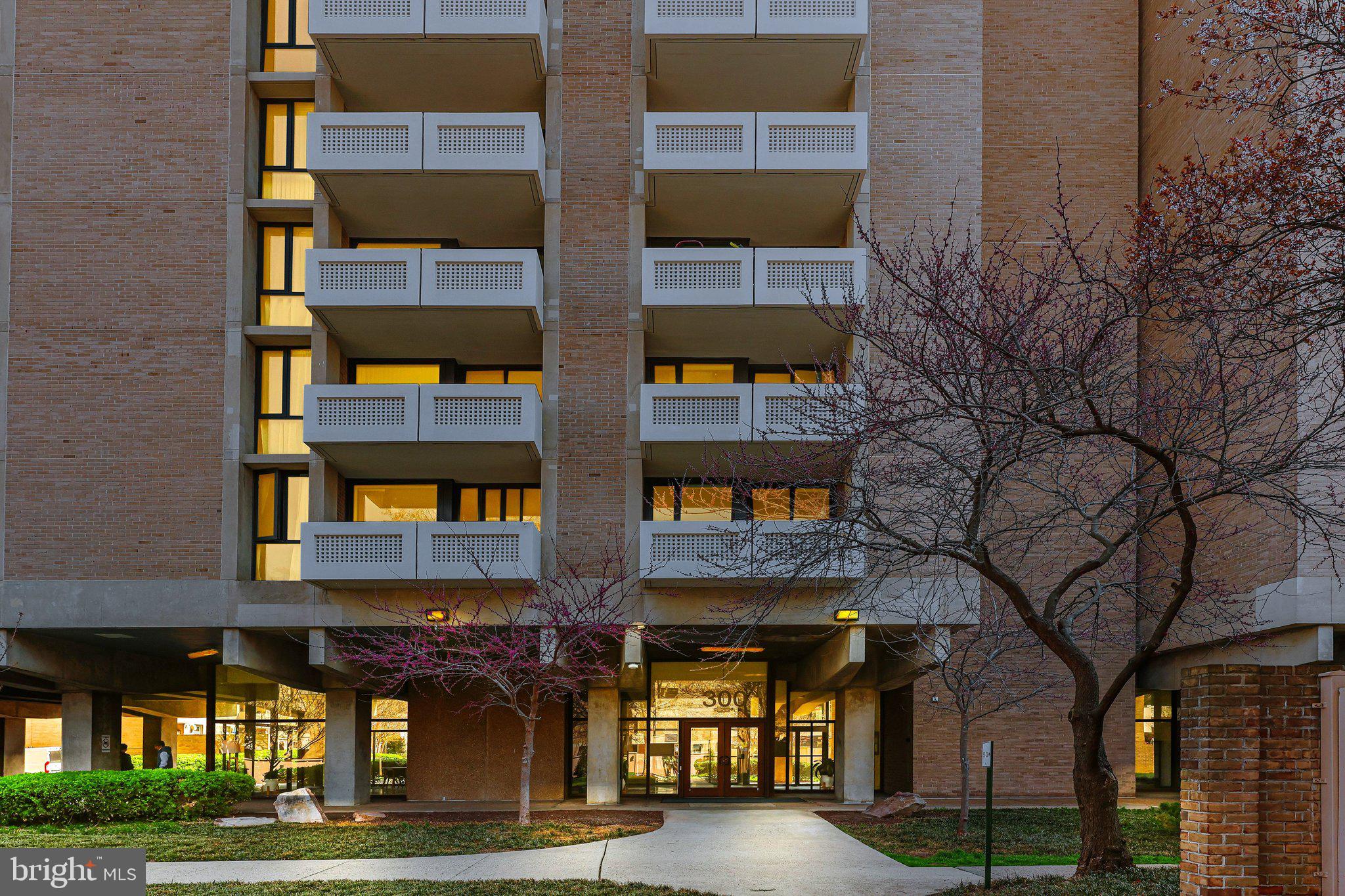 300 M STREET SW N102