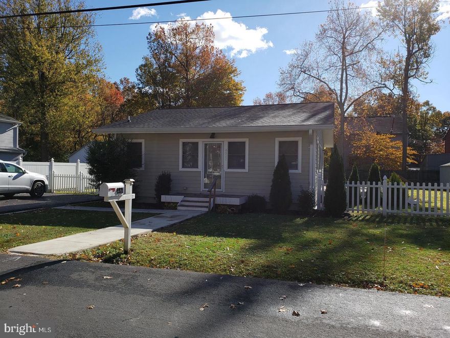 Lovely 1,023 sq ft remodeled two bedroom two bath rancher in Avalon Shores. Open floor plan with hardwood main living area and carpet in bedrooms. Ceramic tile bath. Deck off kitchen with fully fenced yard with shed.