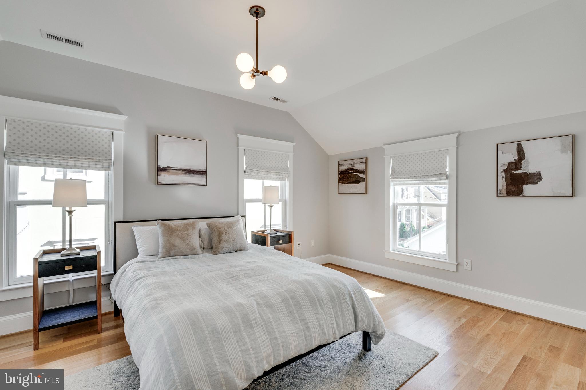 CLARENDON - Residential