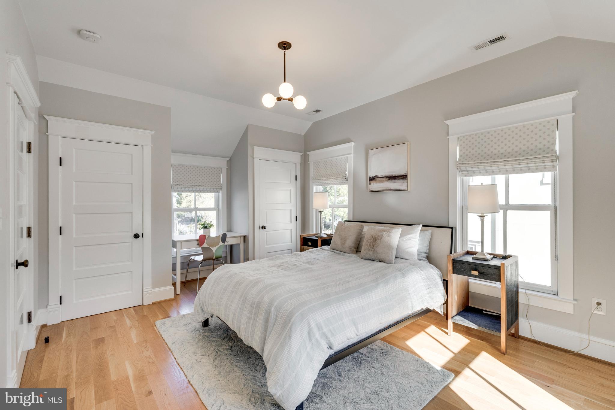 CLARENDON - Residential