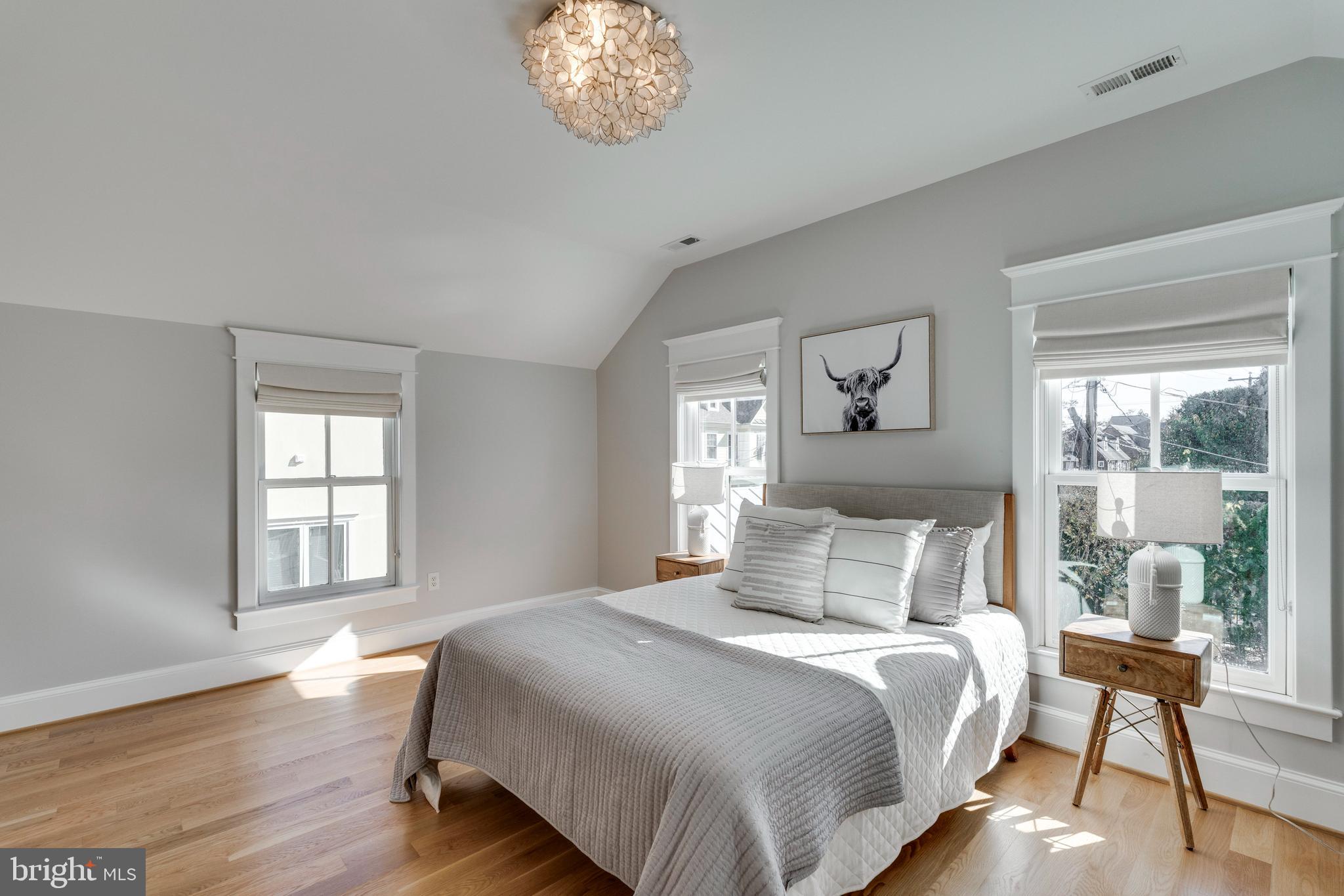 CLARENDON - Residential