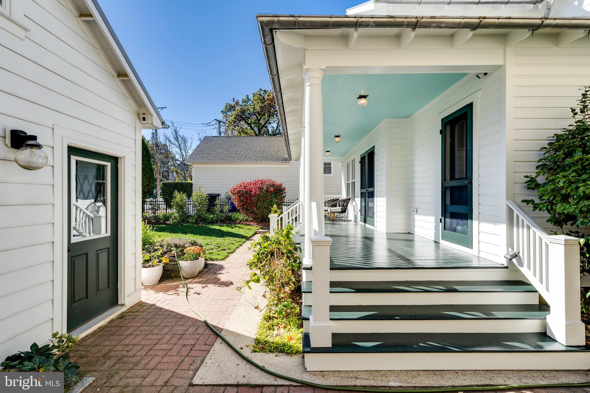 CLARENDON - Residential