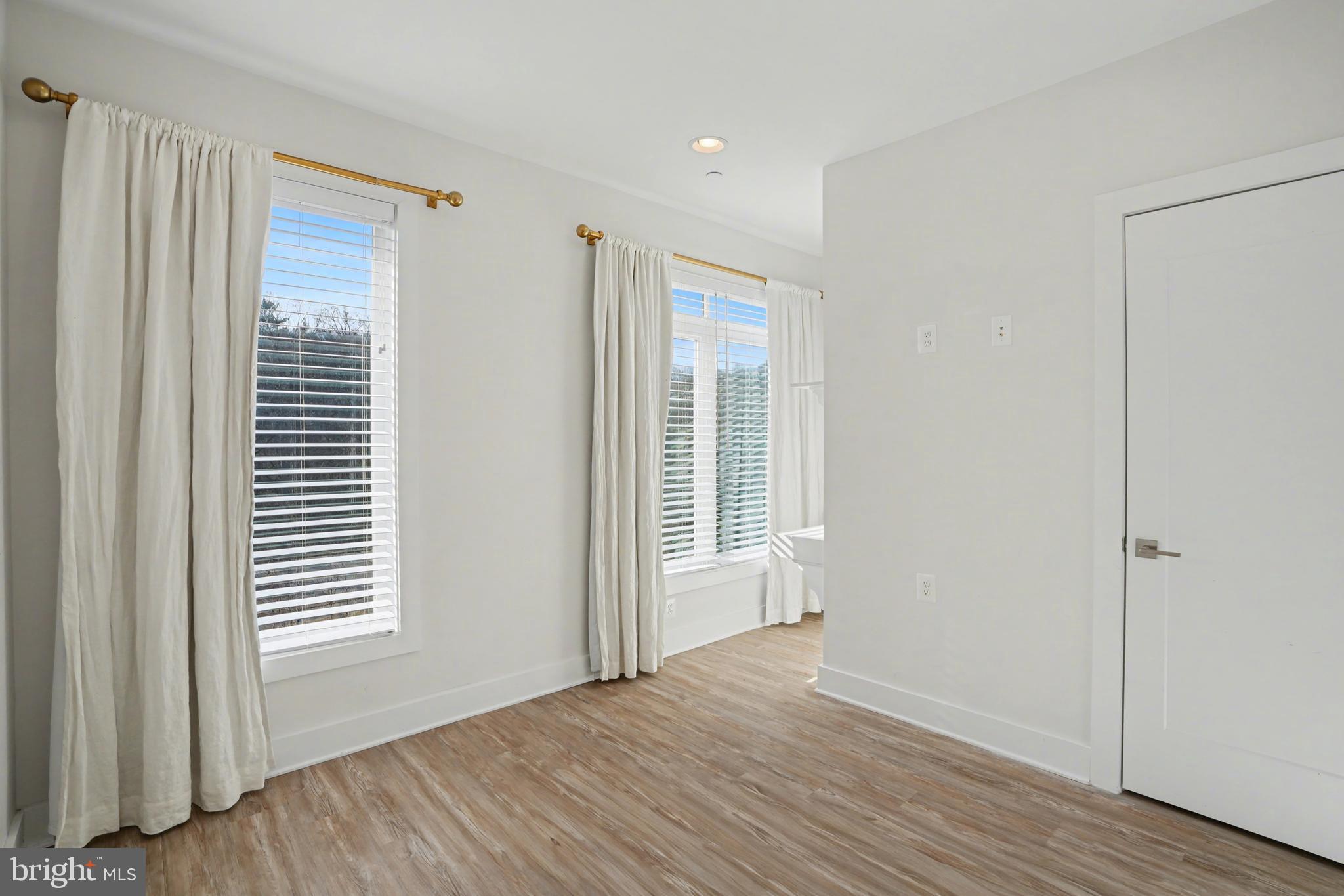 POTOMAC OUTSIDE - Residential