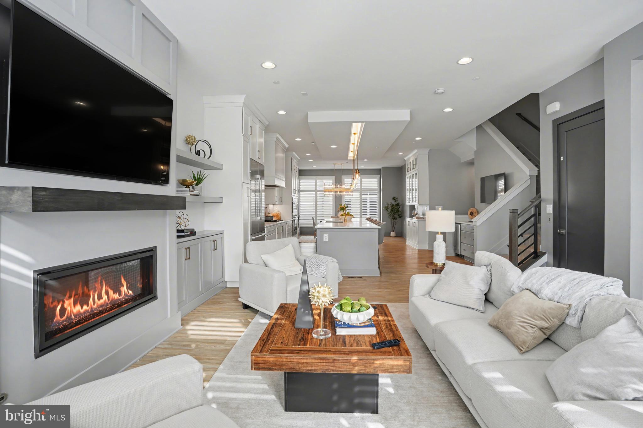 POTOMAC OUTSIDE - Residential