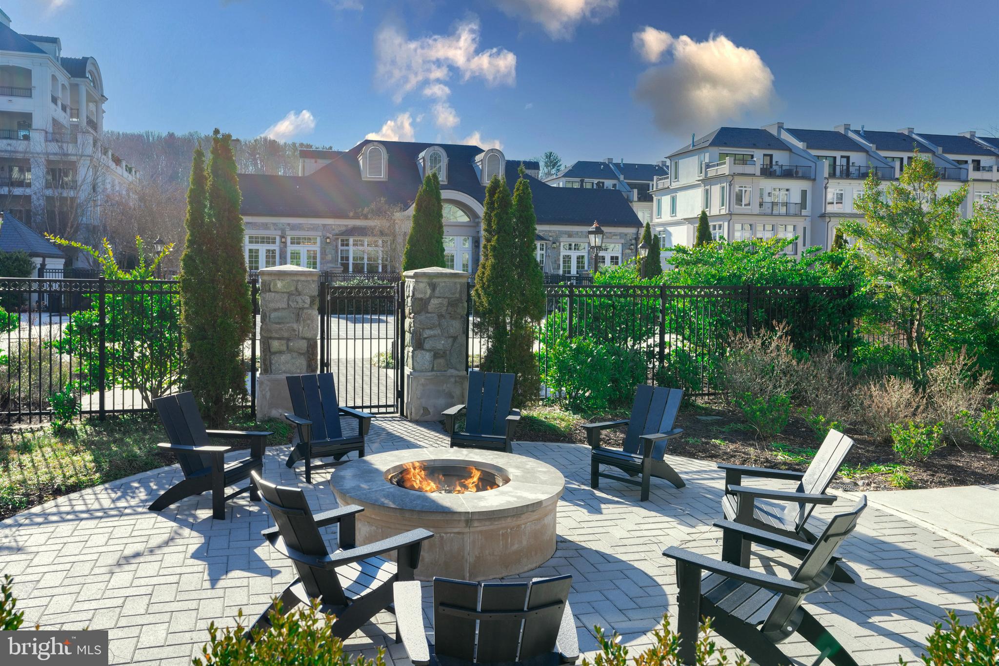 POTOMAC OUTSIDE - Residential