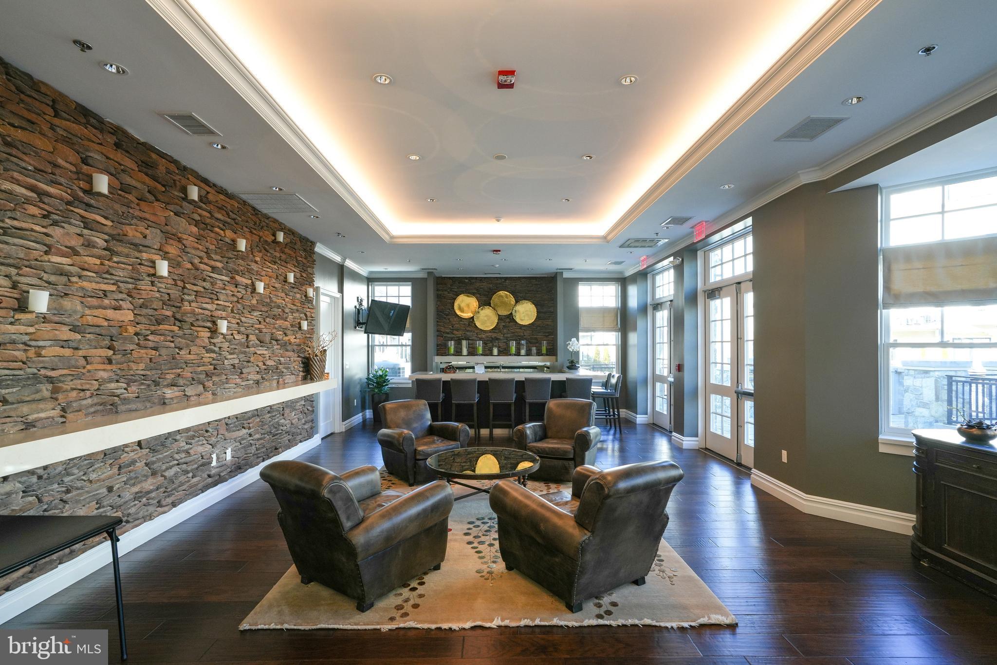 POTOMAC OUTSIDE - Residential