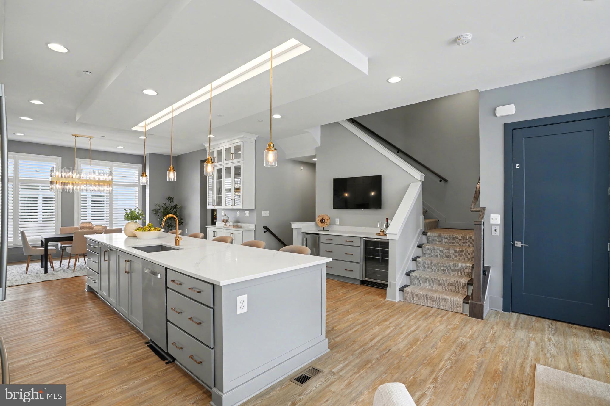 POTOMAC OUTSIDE - Residential