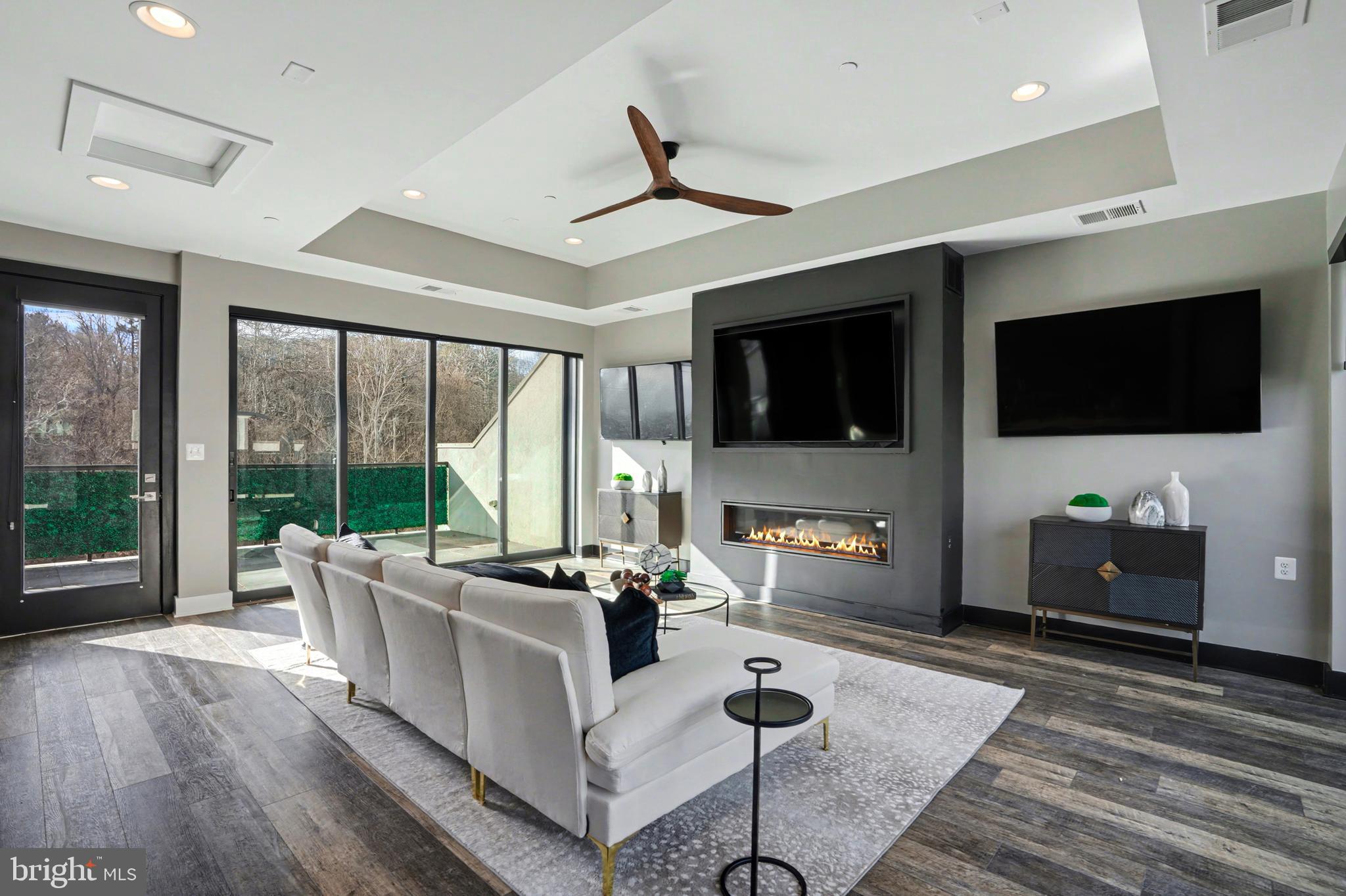 POTOMAC OUTSIDE - Residential