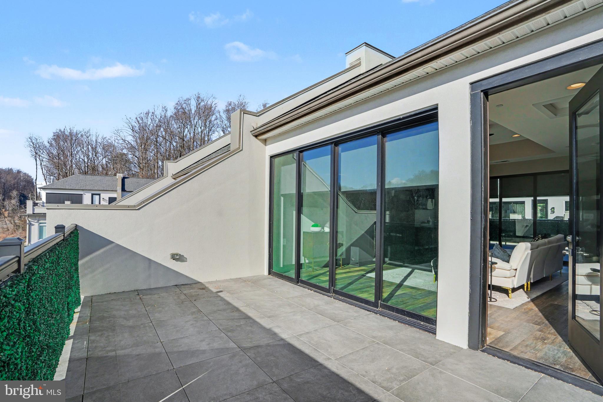 POTOMAC OUTSIDE - Residential