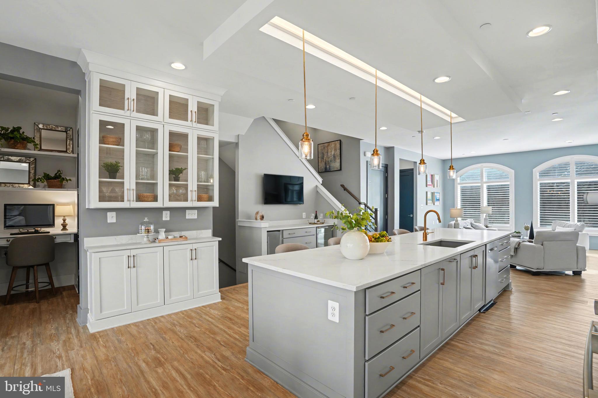 POTOMAC OUTSIDE - Residential