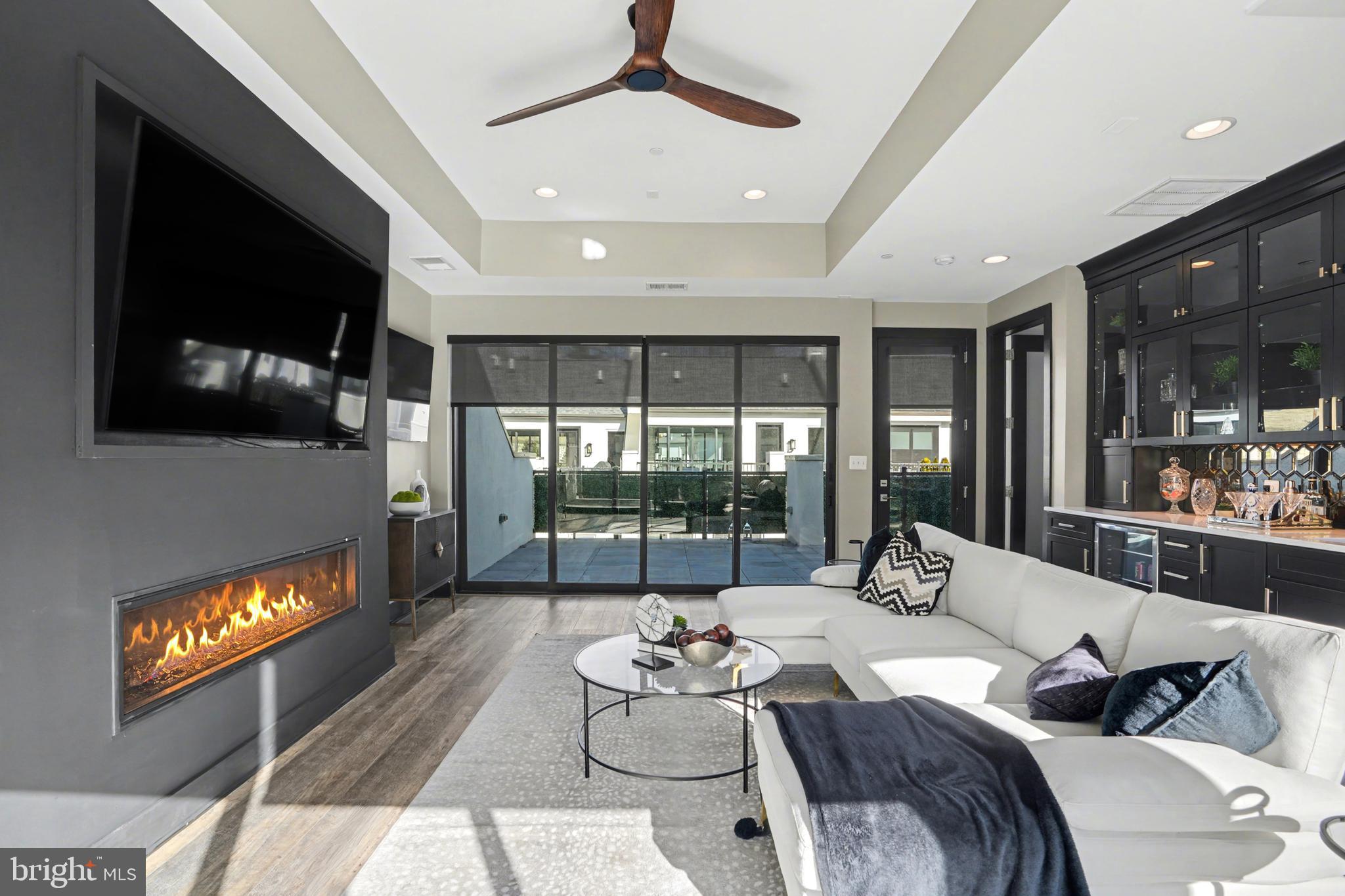 POTOMAC OUTSIDE - Residential