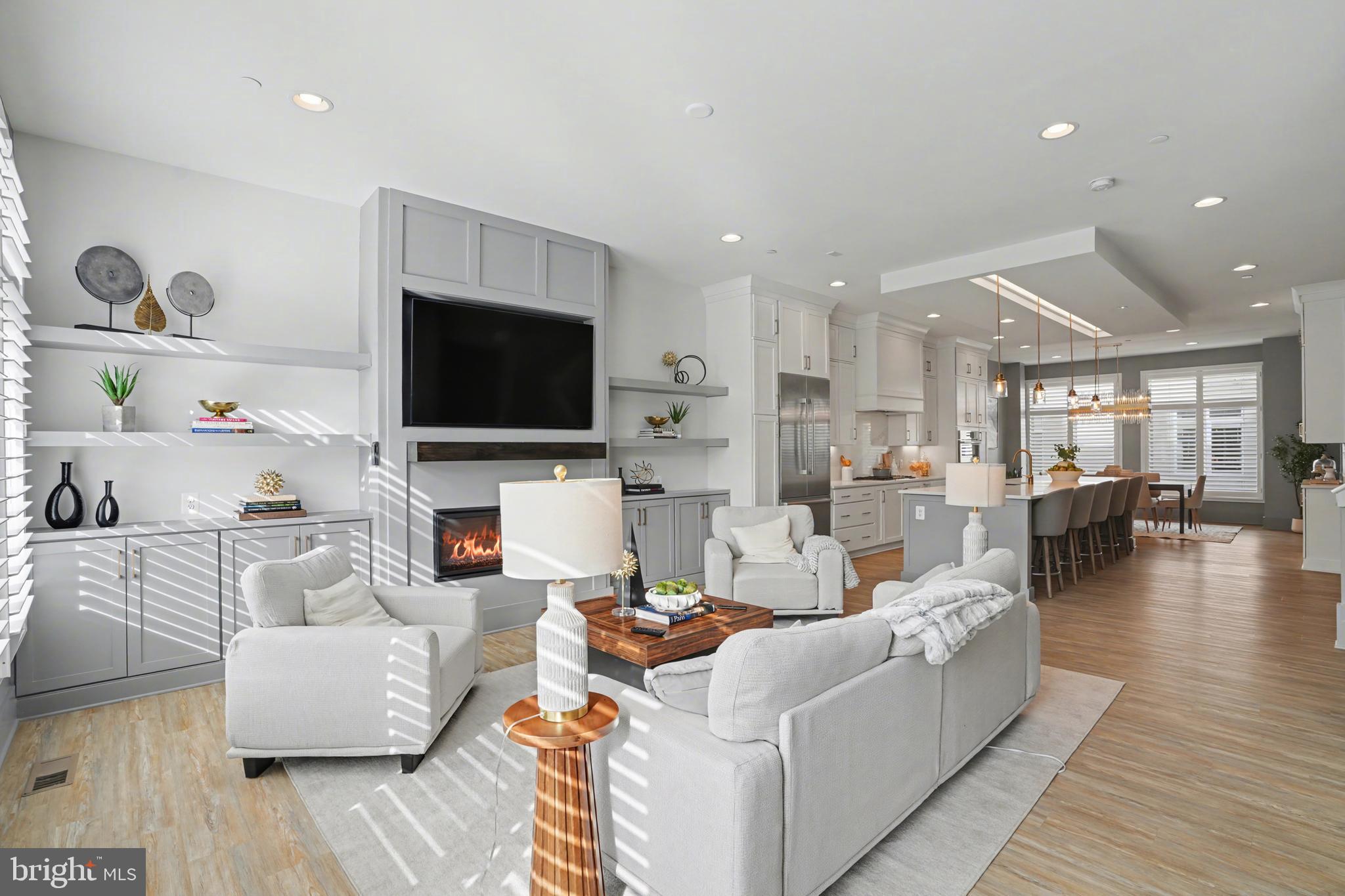 POTOMAC OUTSIDE - Residential