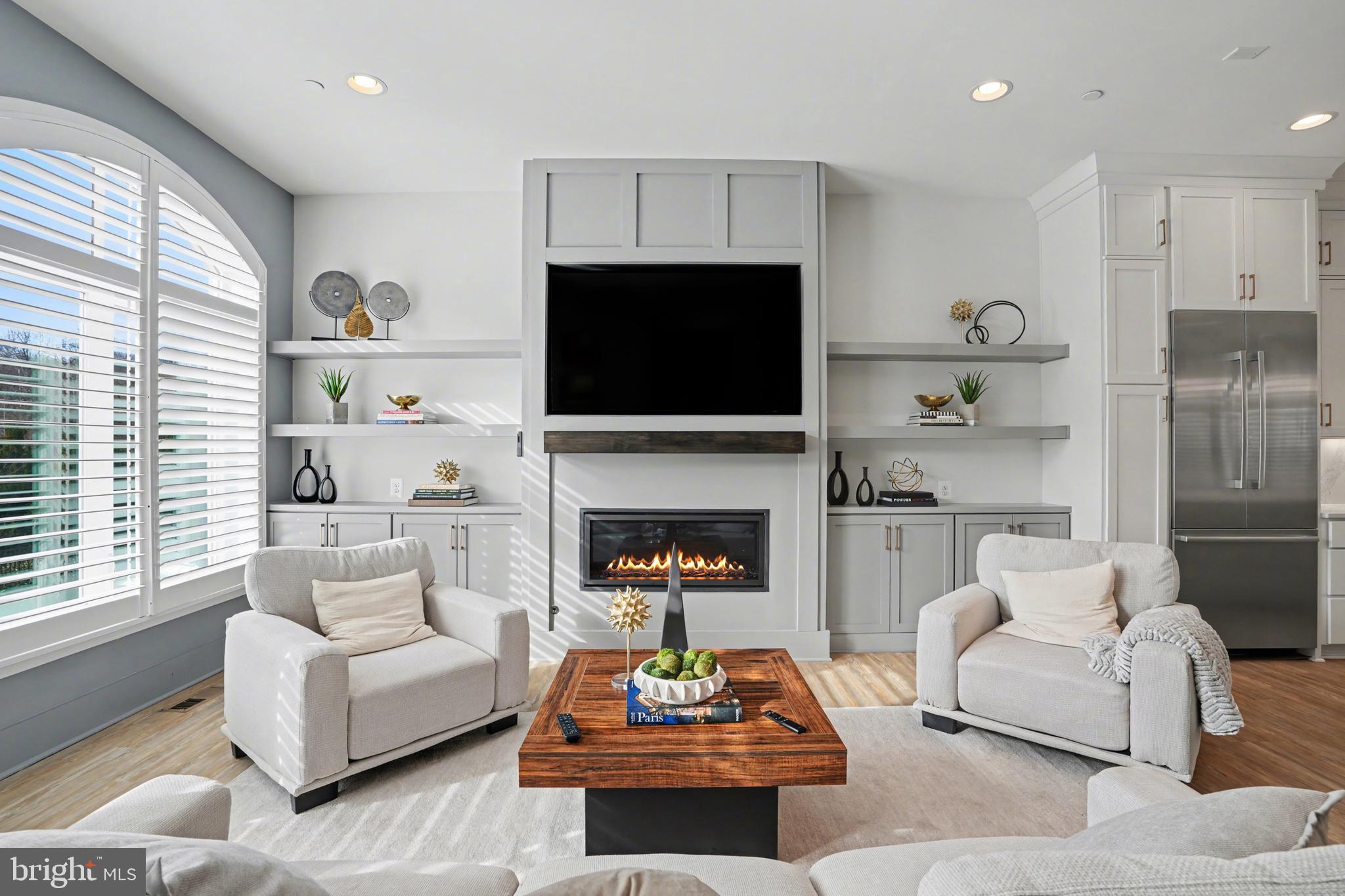 POTOMAC OUTSIDE - Residential