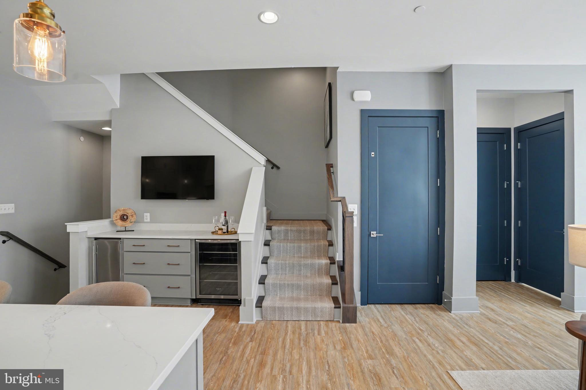 POTOMAC OUTSIDE - Residential