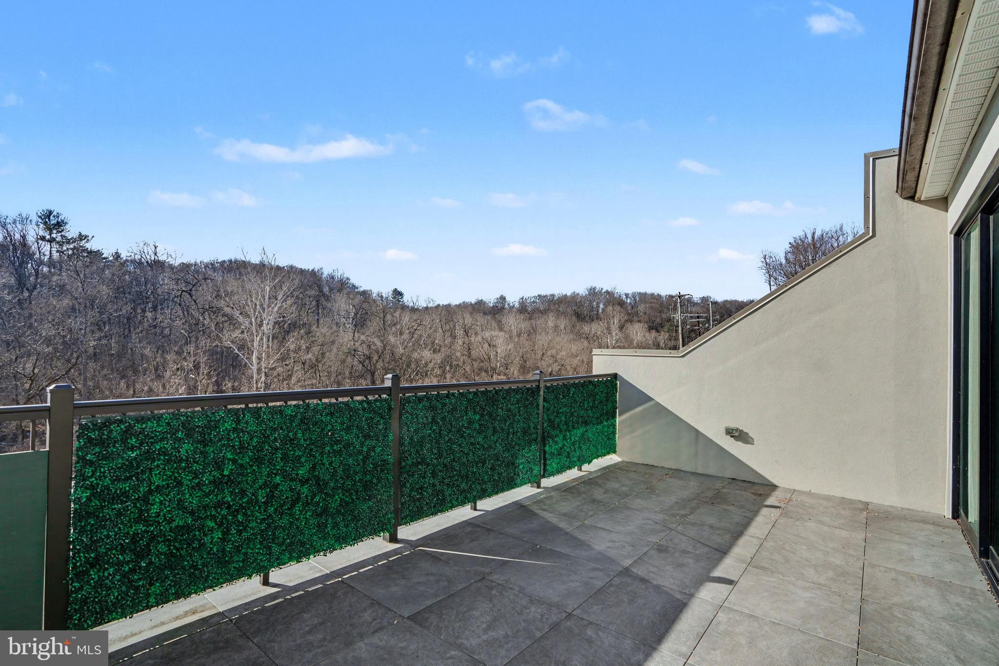 POTOMAC OUTSIDE - Residential