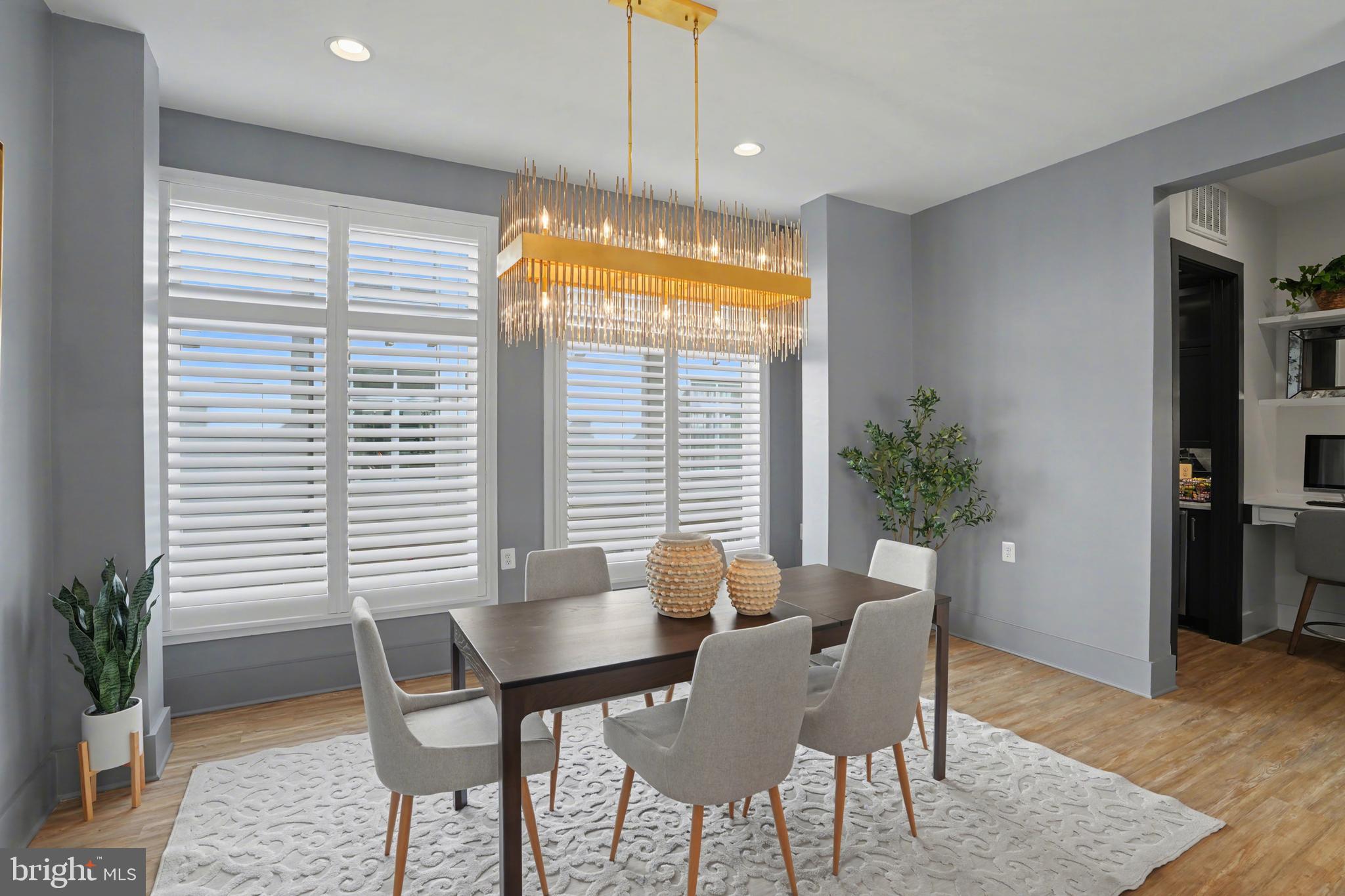 POTOMAC OUTSIDE - Residential