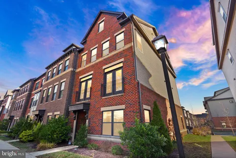 22353 Trailview Crossing Terrace, Ashburn, VA MLS: VALO2090418