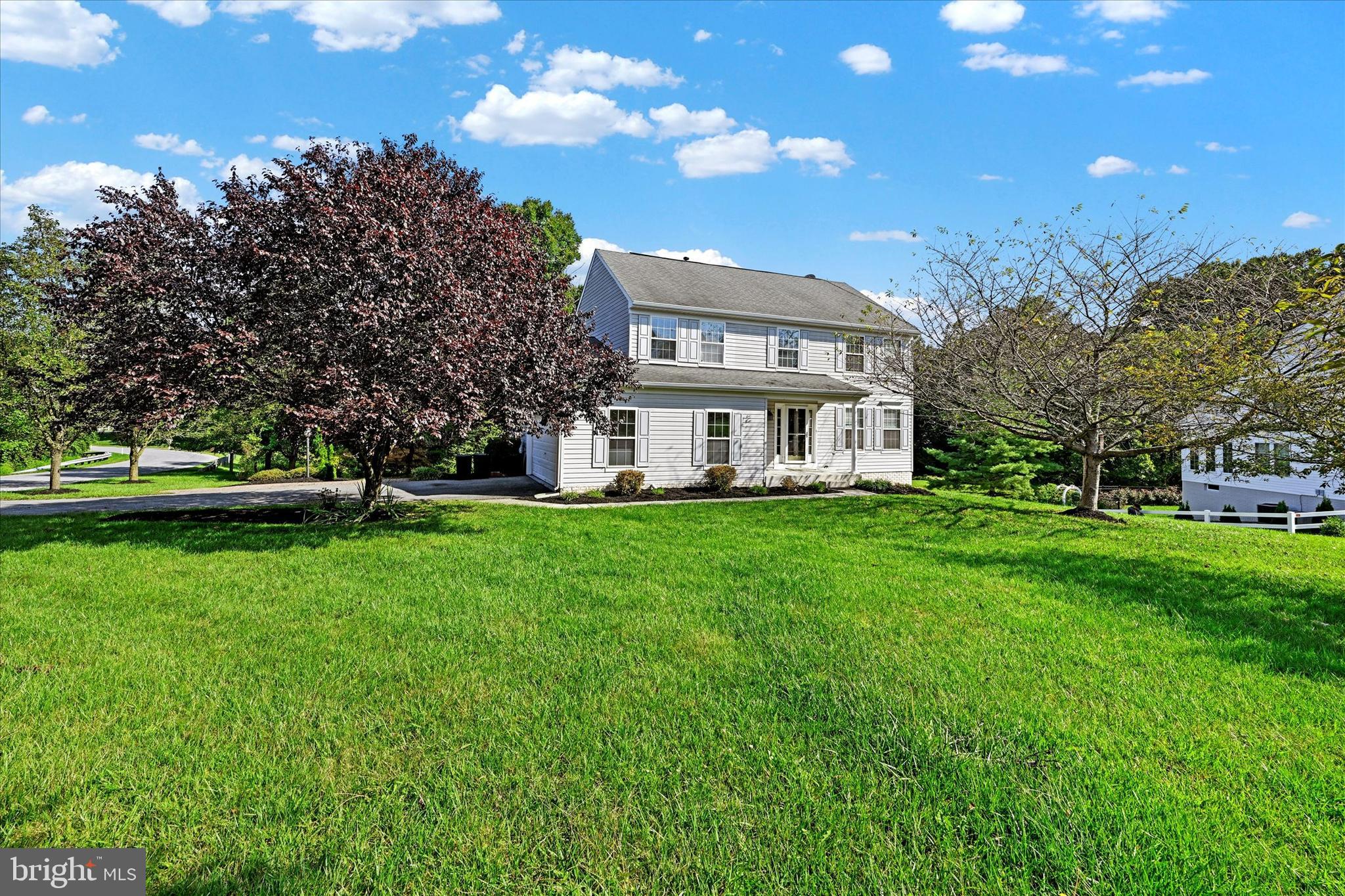 6800 ROSLYN COURT
