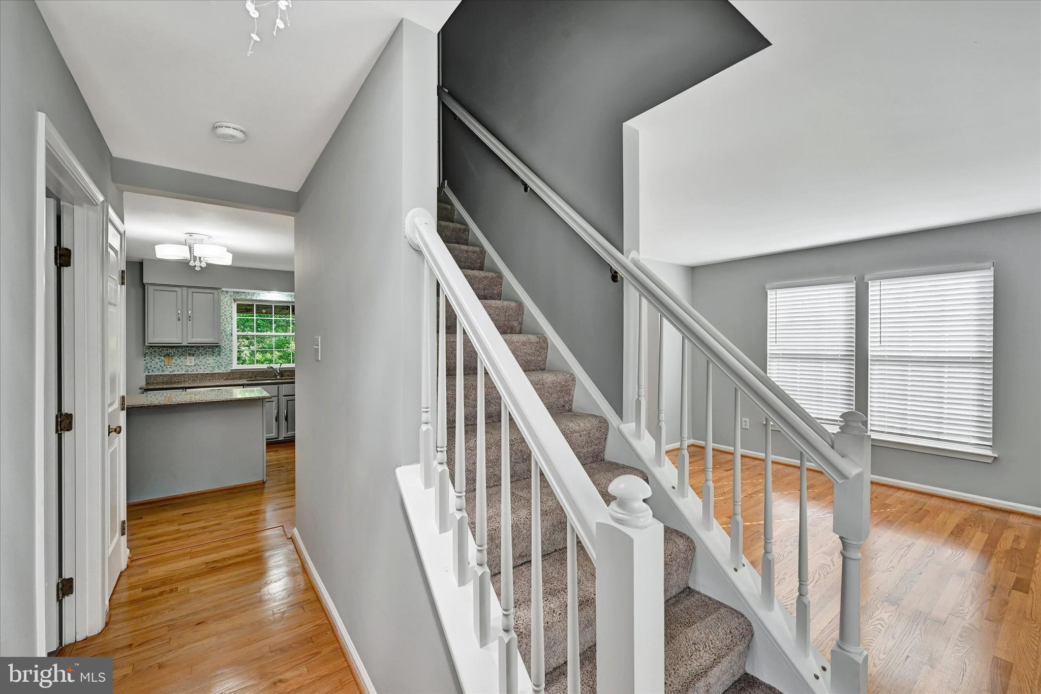 6800 ROSLYN COURT