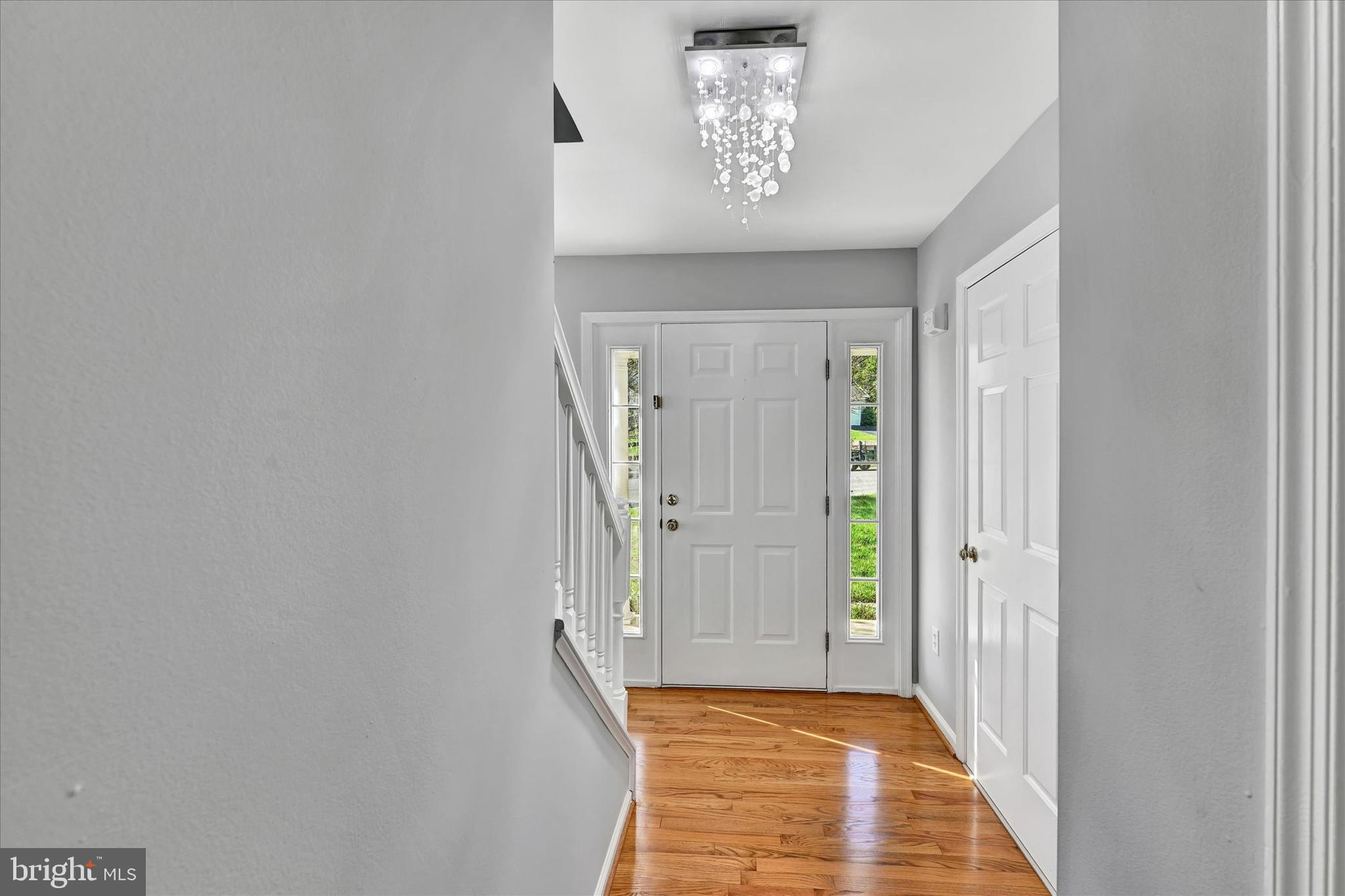 6800 ROSLYN COURT
